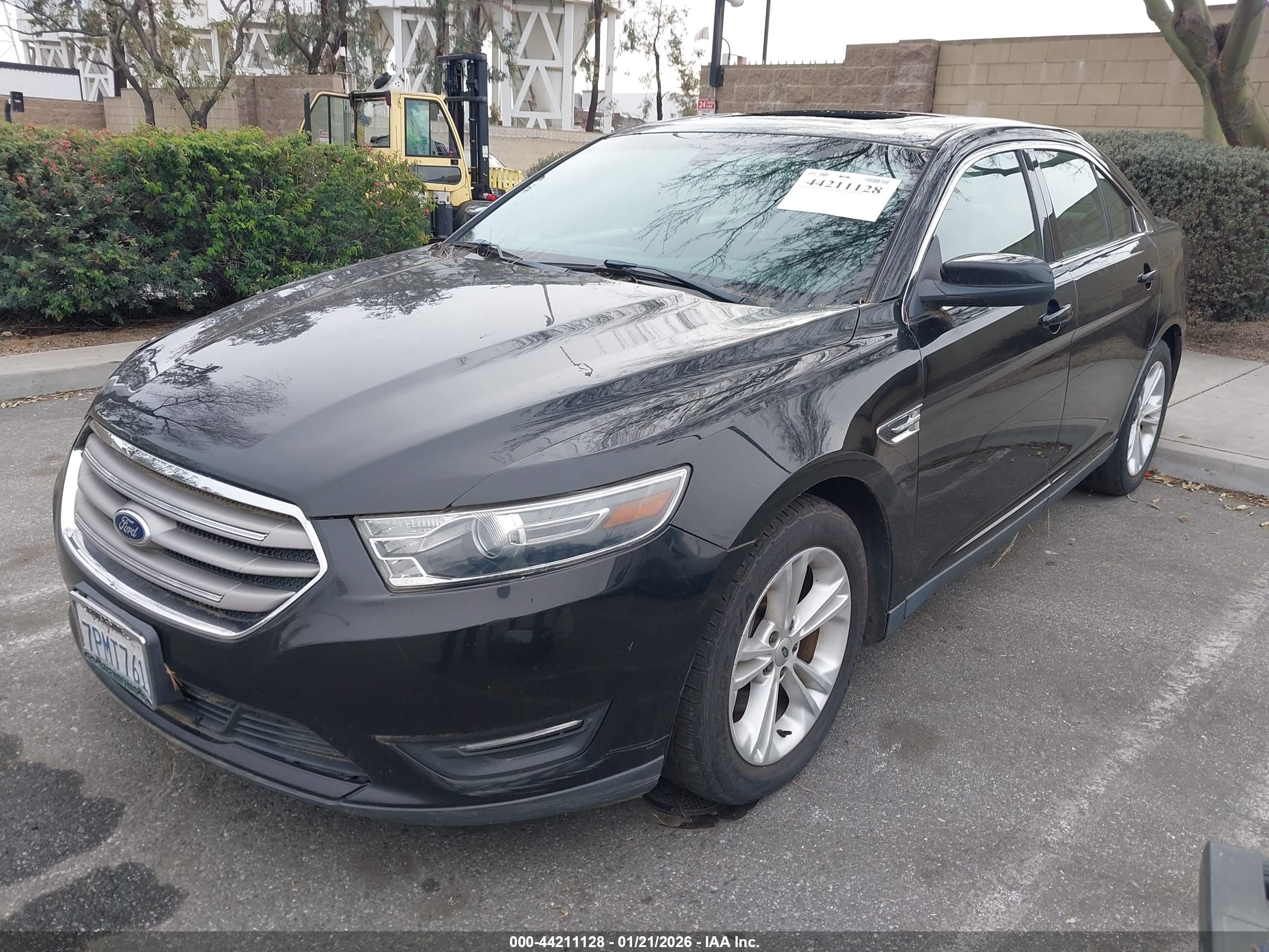 FORD TAURUS image 2