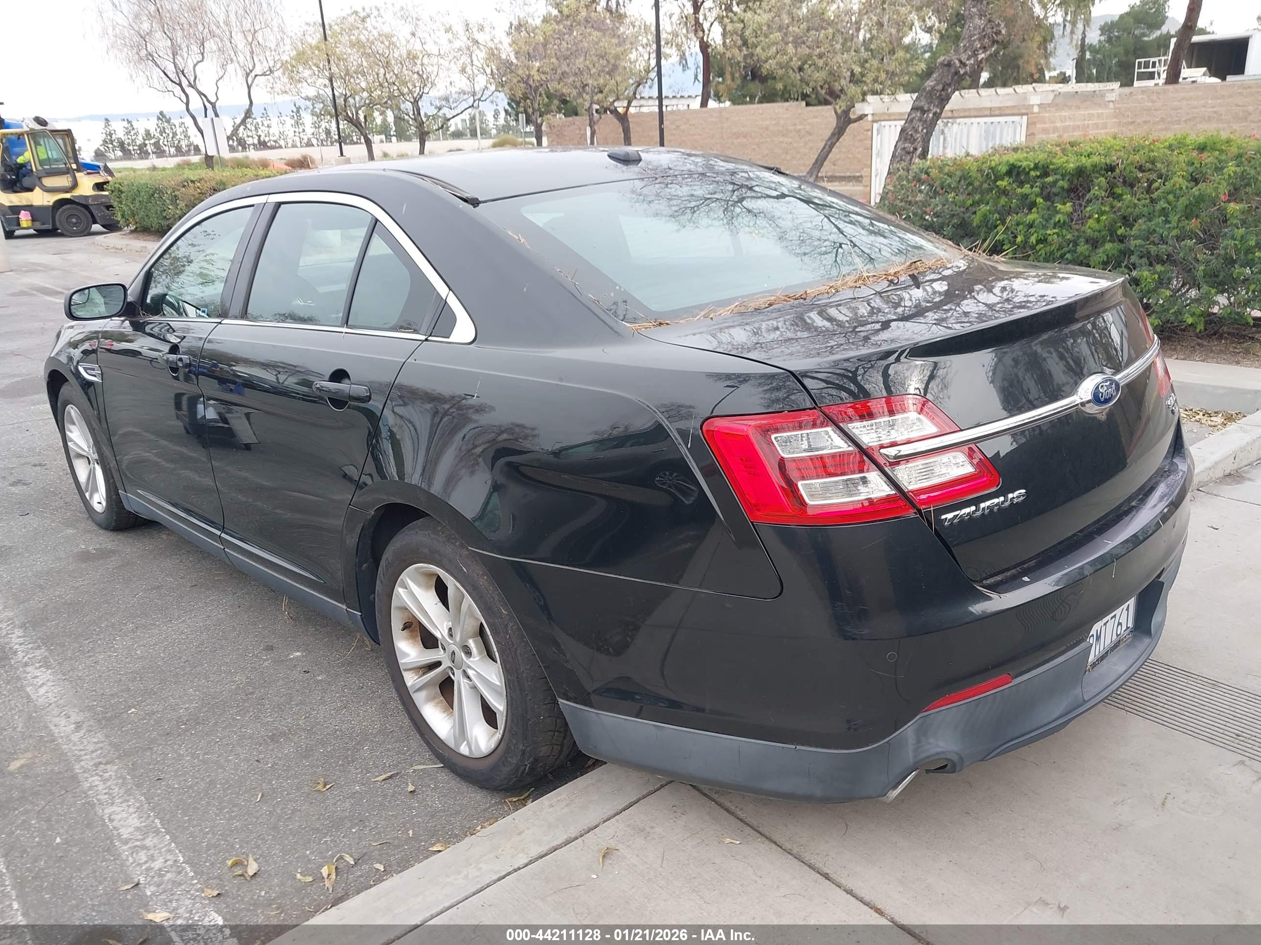 FORD TAURUS image 3