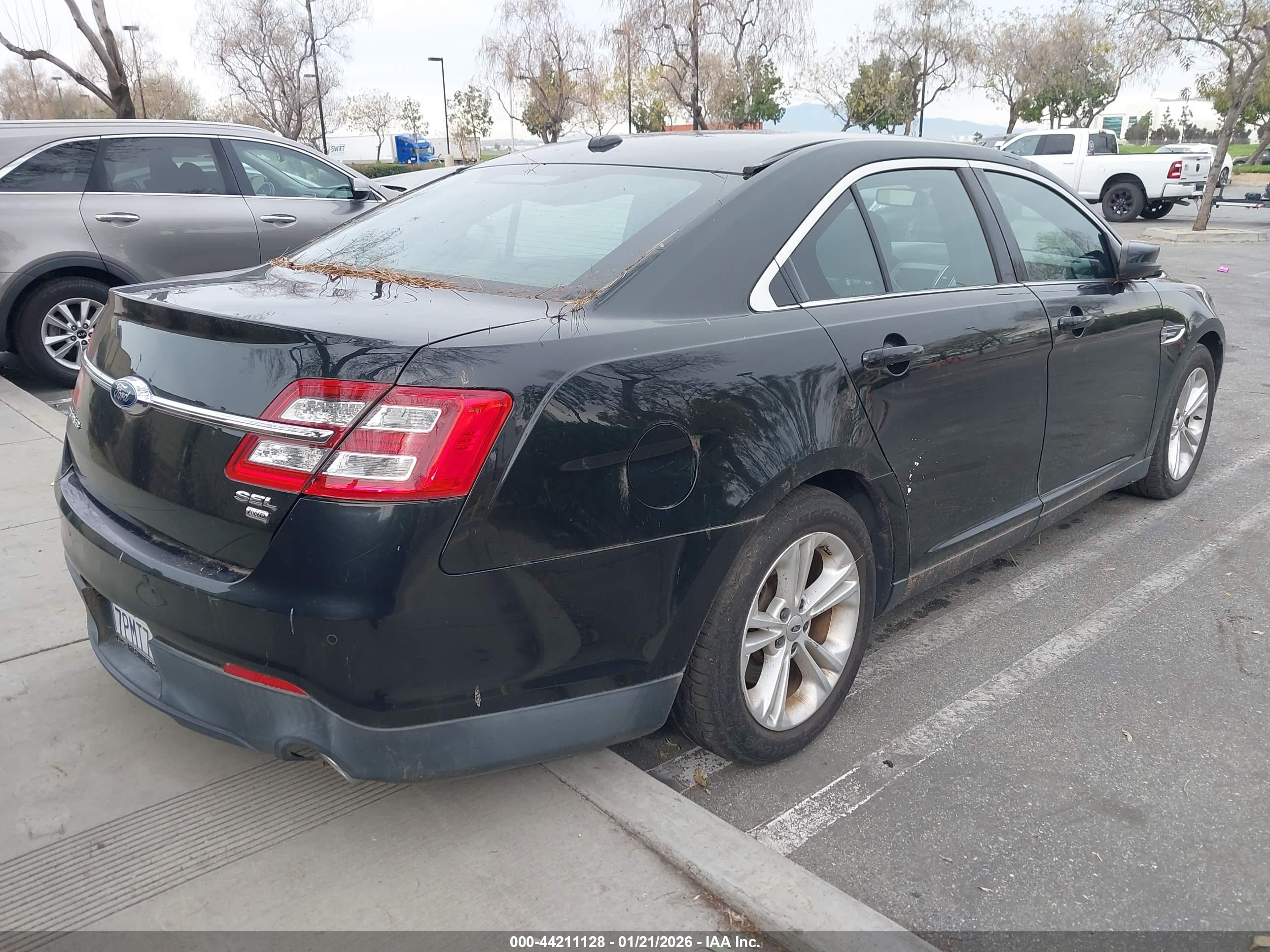 FORD TAURUS image 4