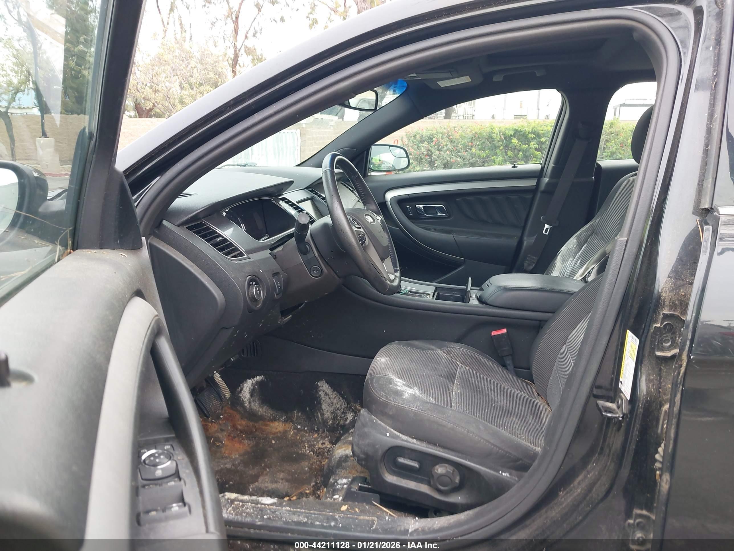 FORD TAURUS image 5