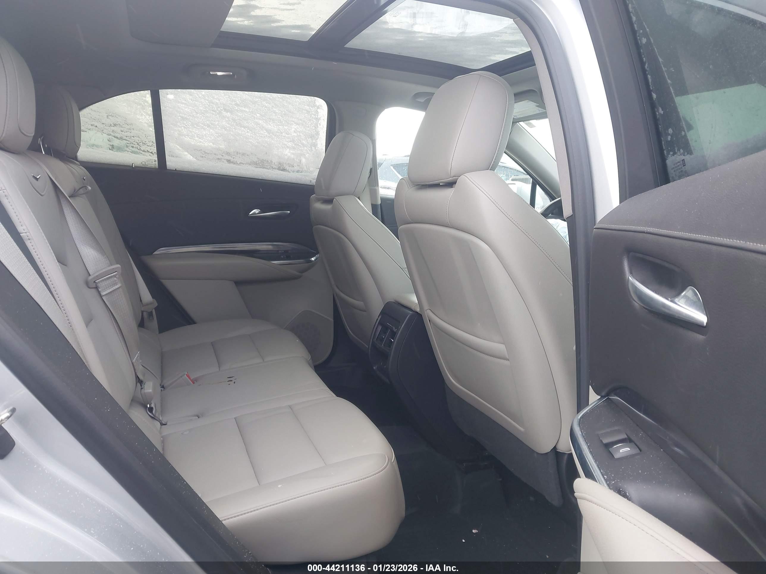 CADILLAC XT4 image 8