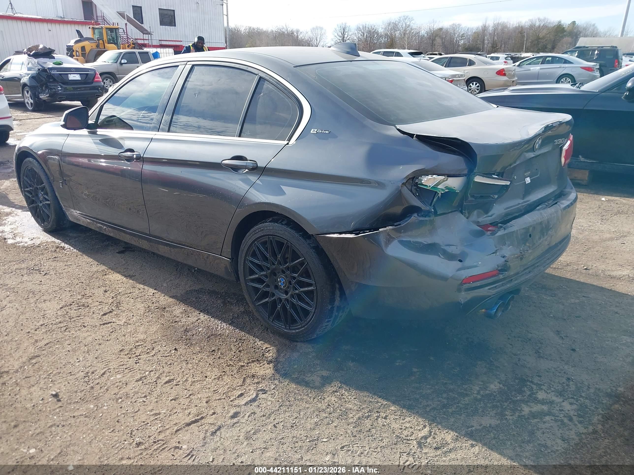 BMW 330E image 3