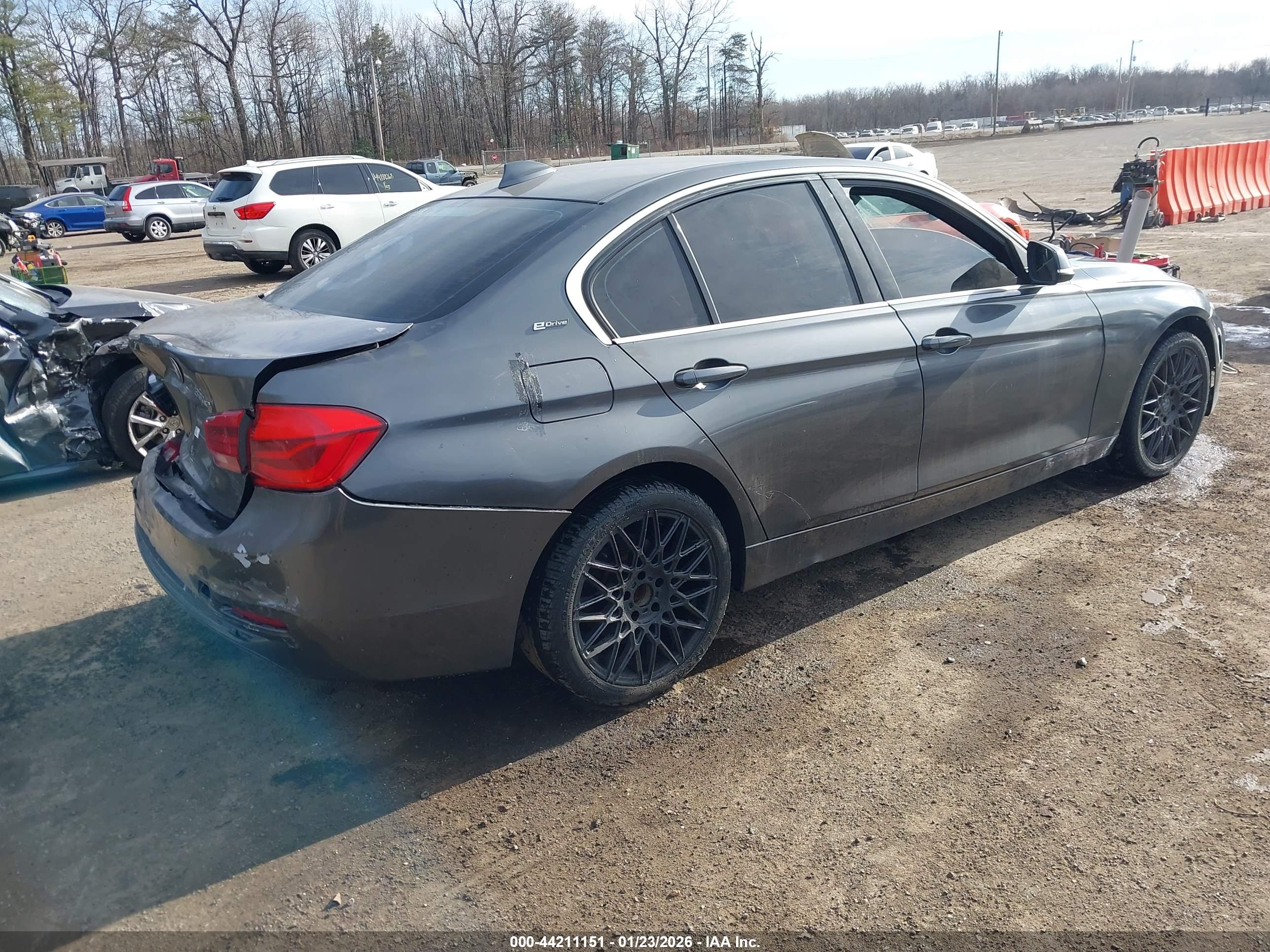 BMW 330E image 4
