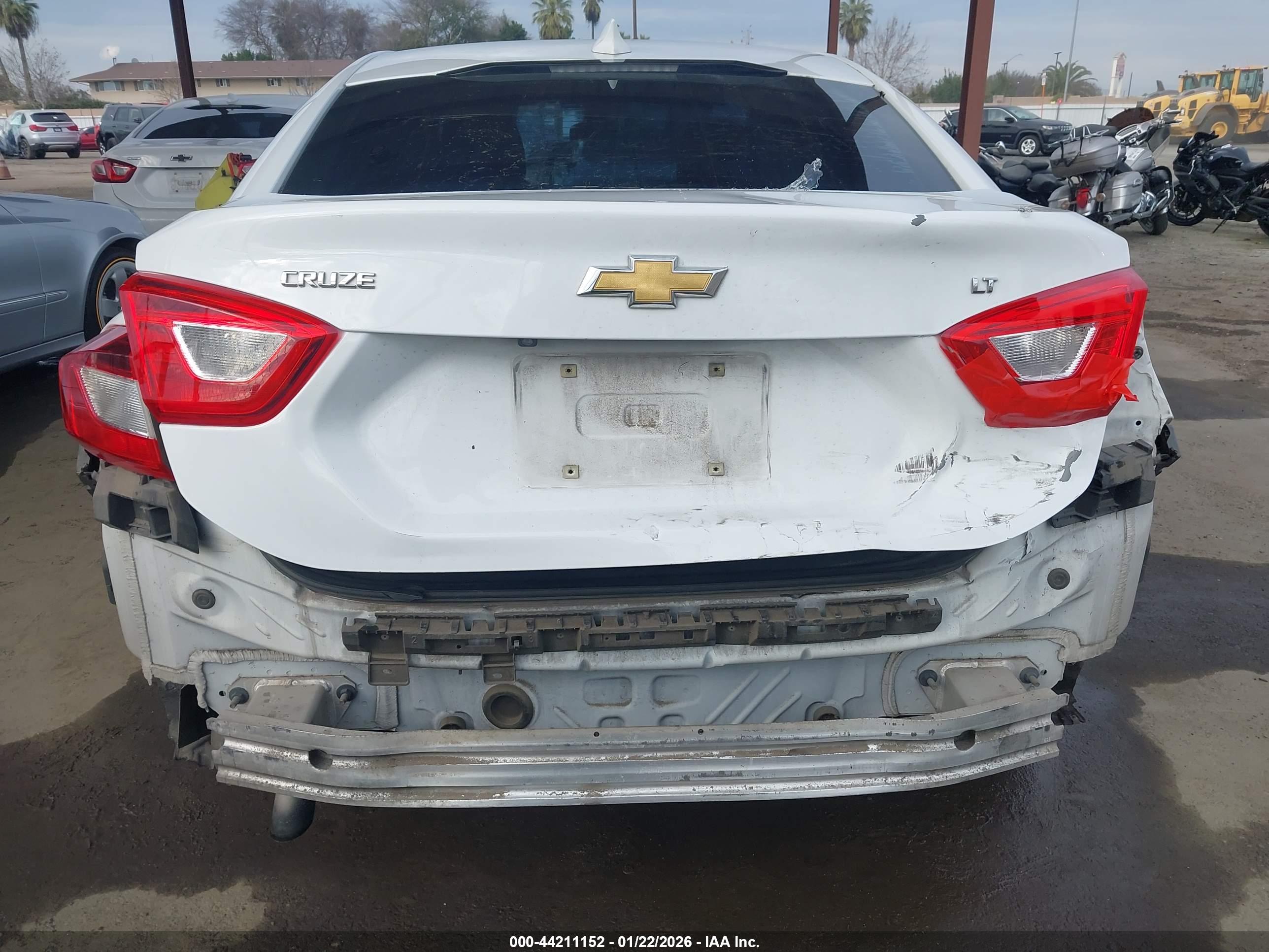 CHEVROLET CRUZE image 6