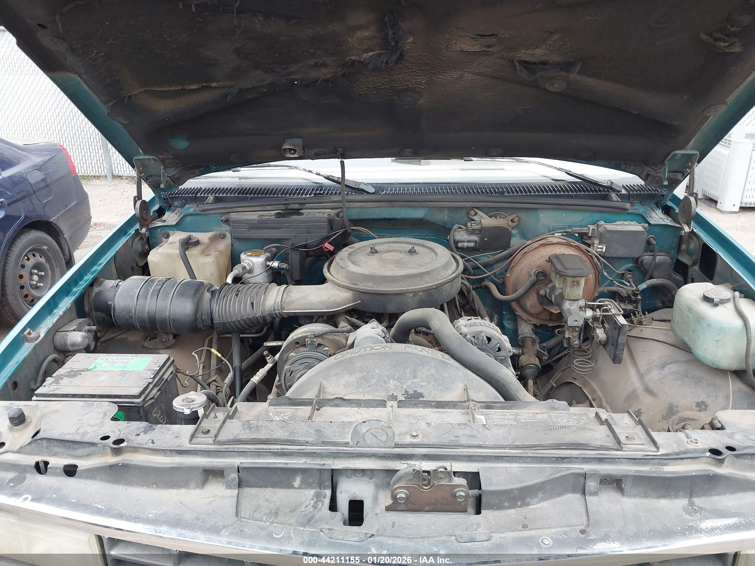 CHEVROLET GMT-400 image 10