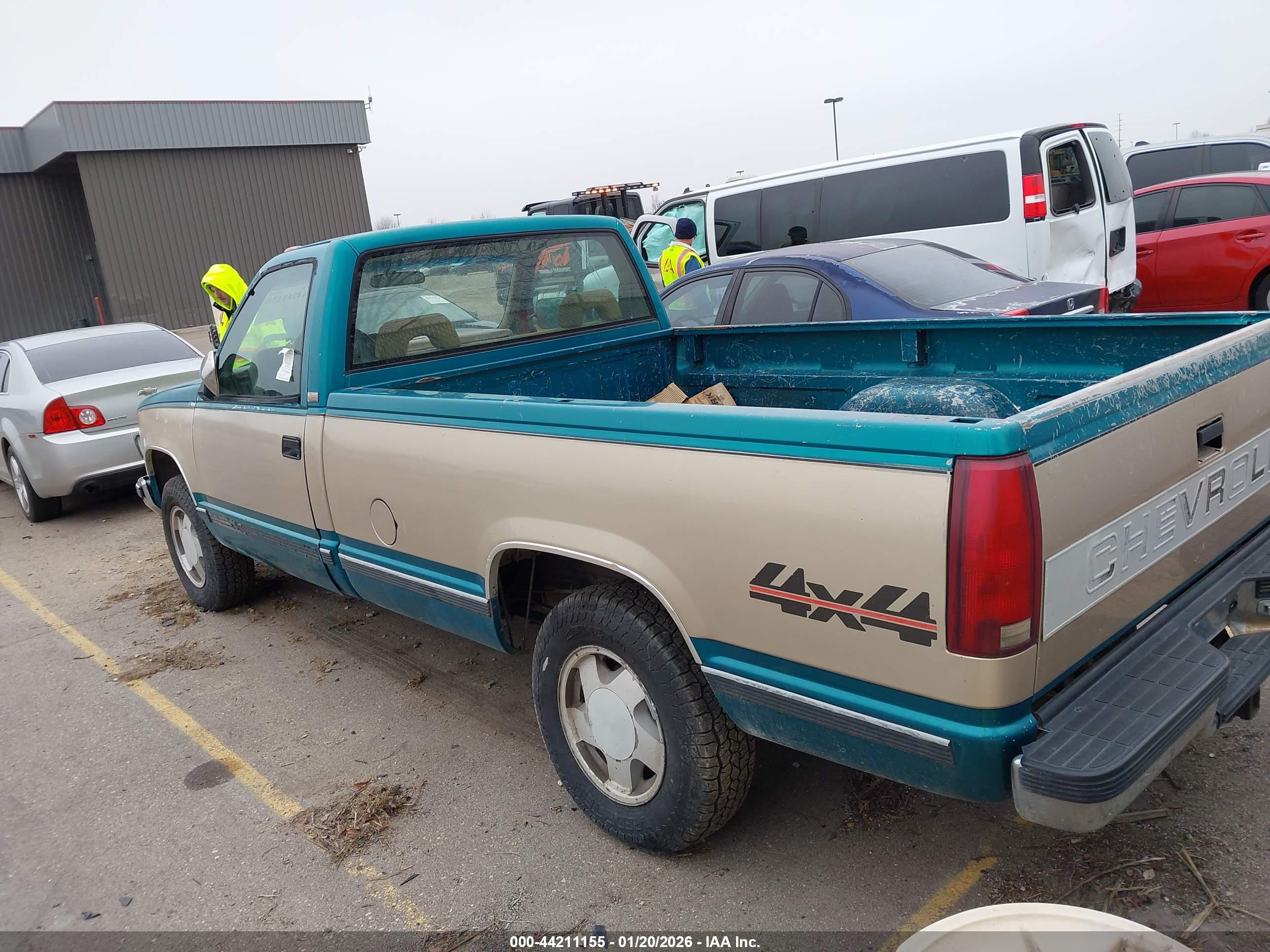 CHEVROLET GMT-400 image 3