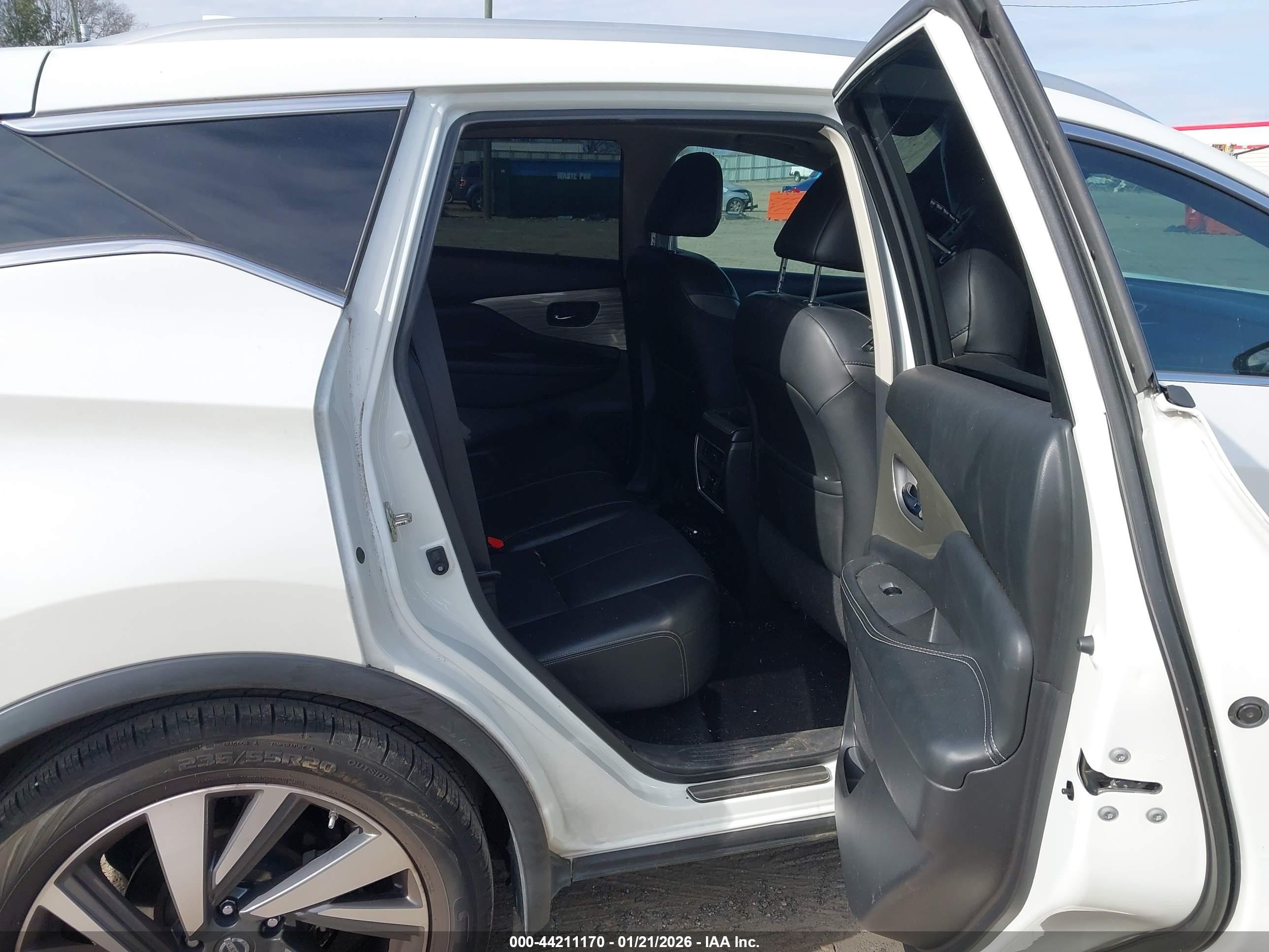 NISSAN MURANO image 8