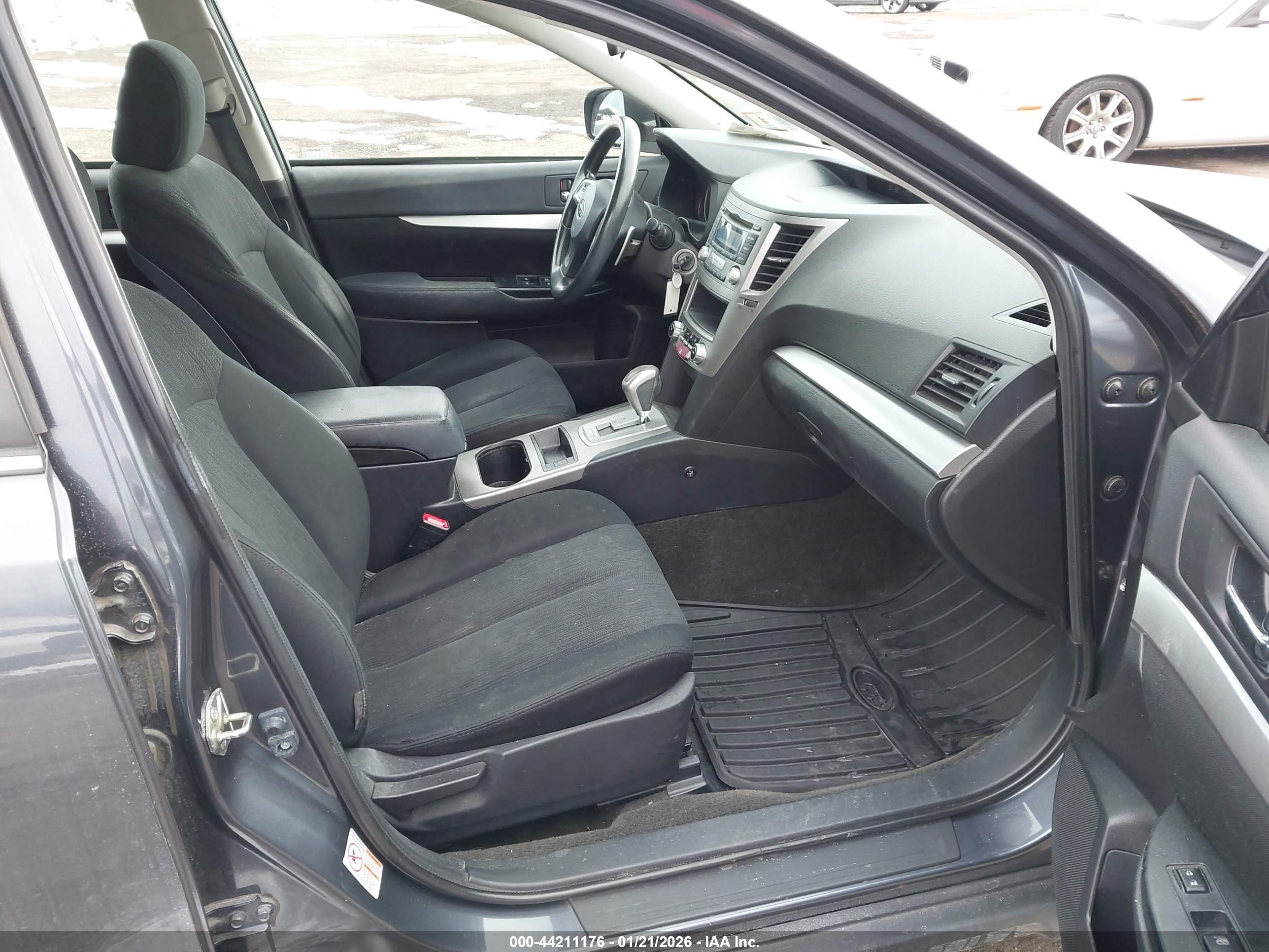 SUBARU OUTBACK image 5