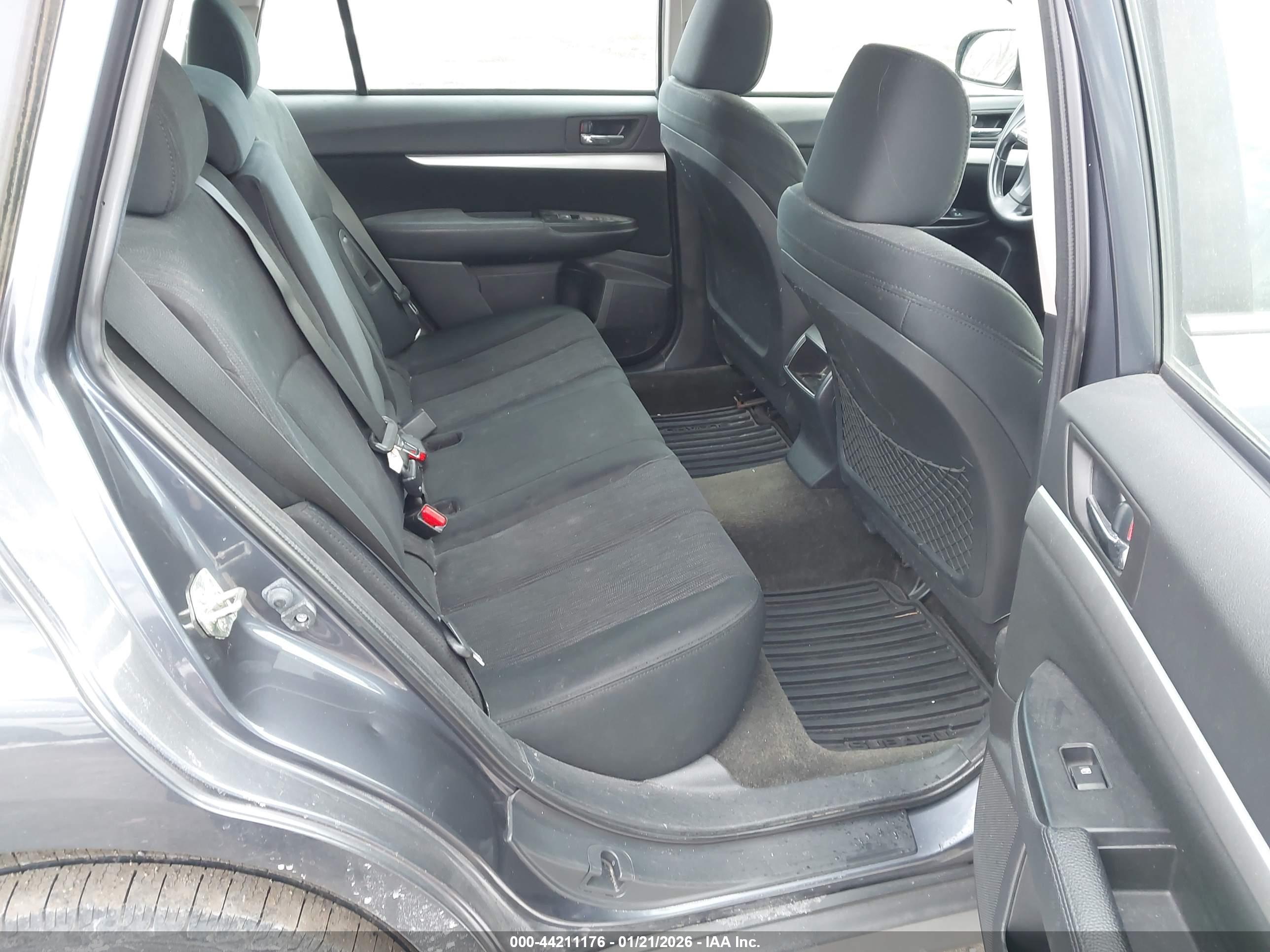 SUBARU OUTBACK image 8