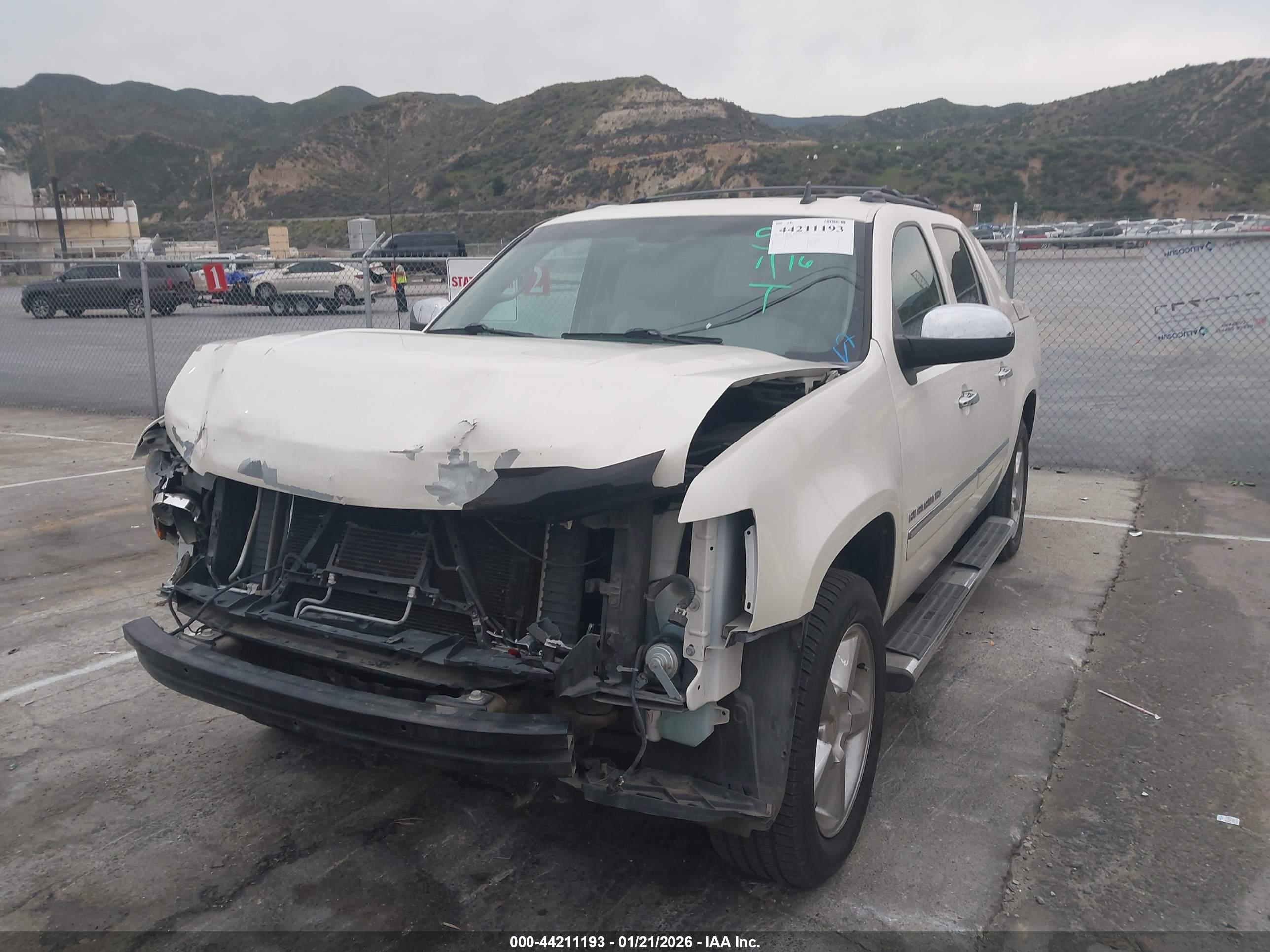 CHEVROLET AVALANCHE image 2