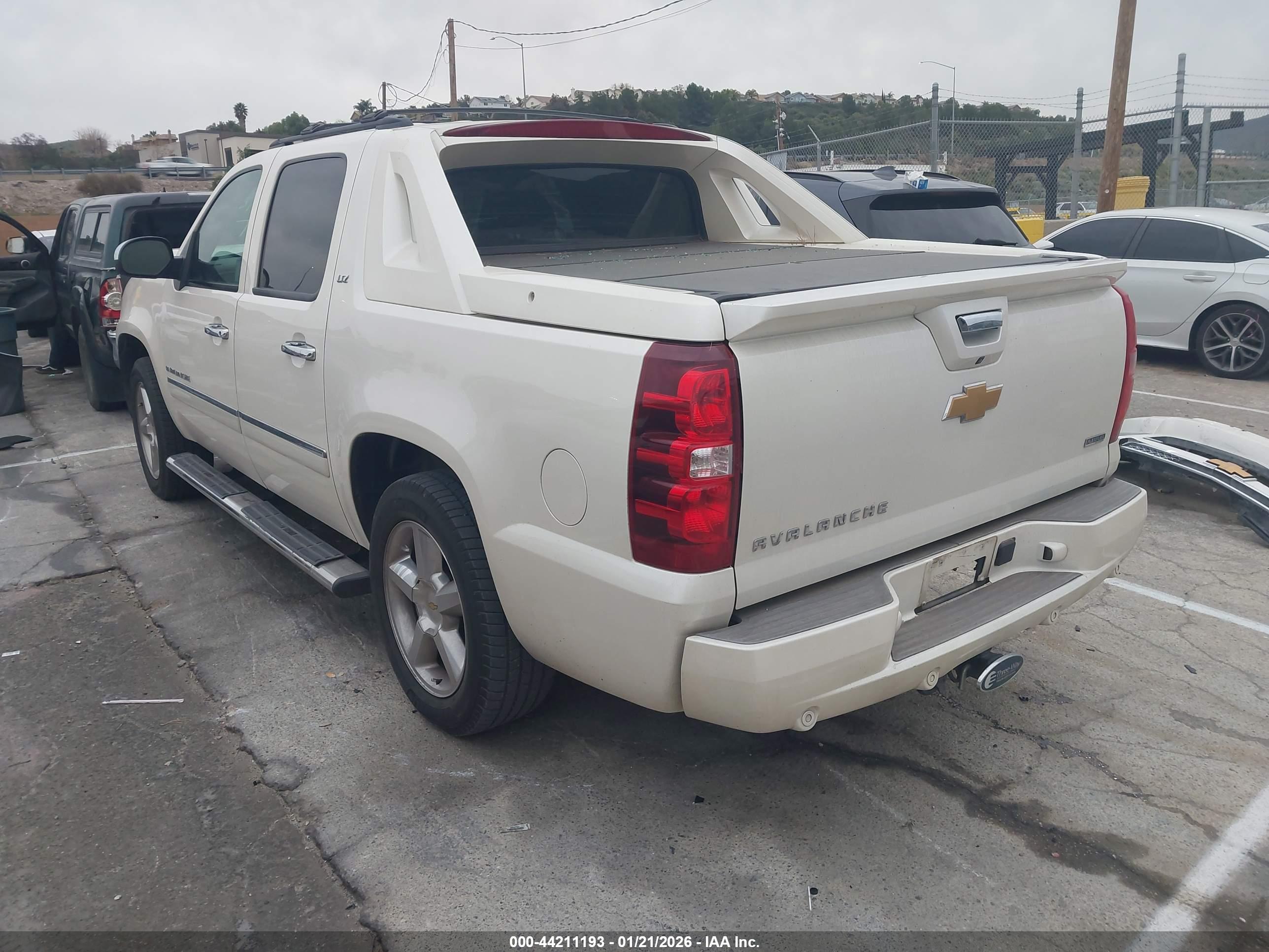CHEVROLET AVALANCHE image 3