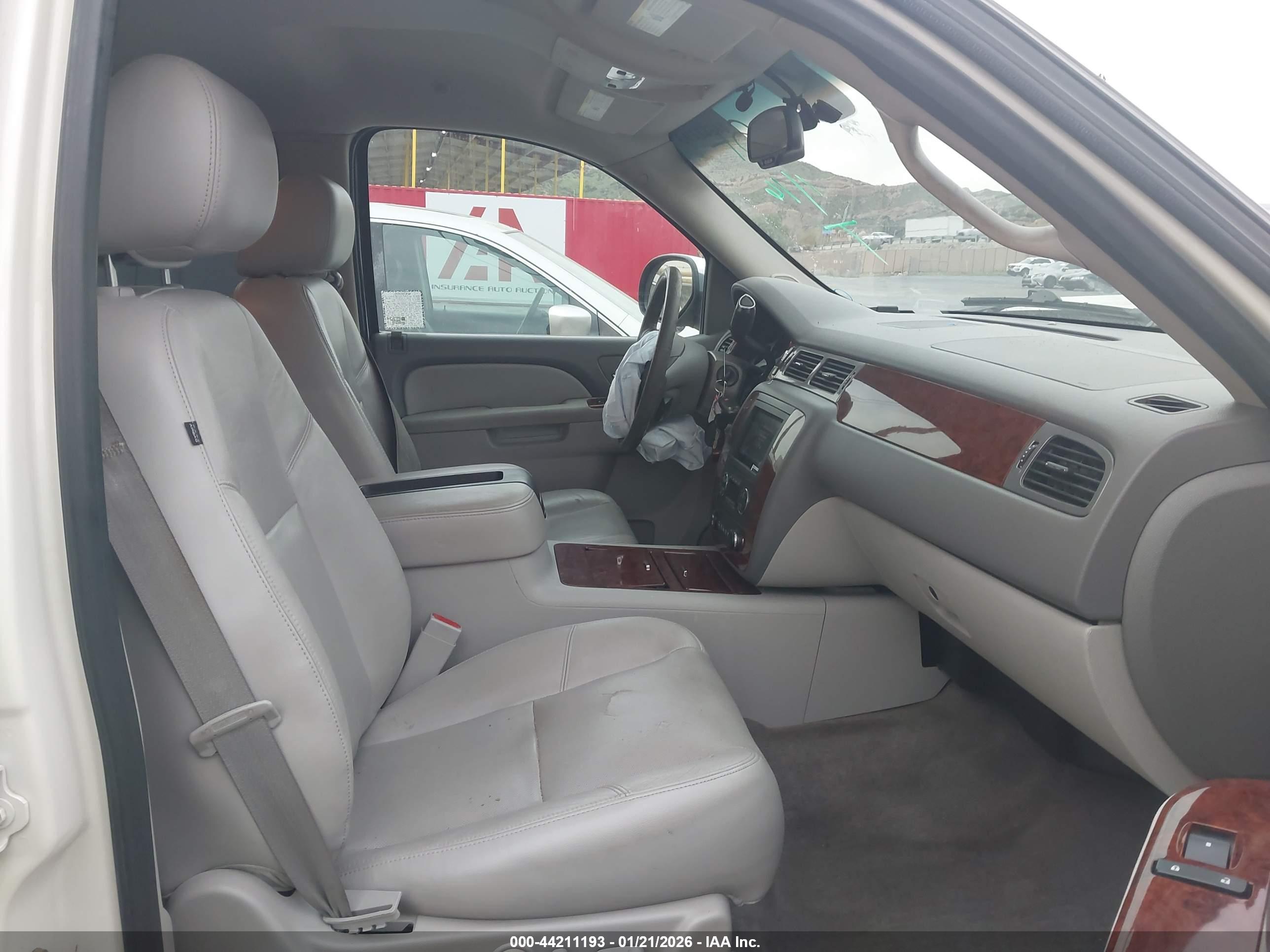 CHEVROLET AVALANCHE image 5