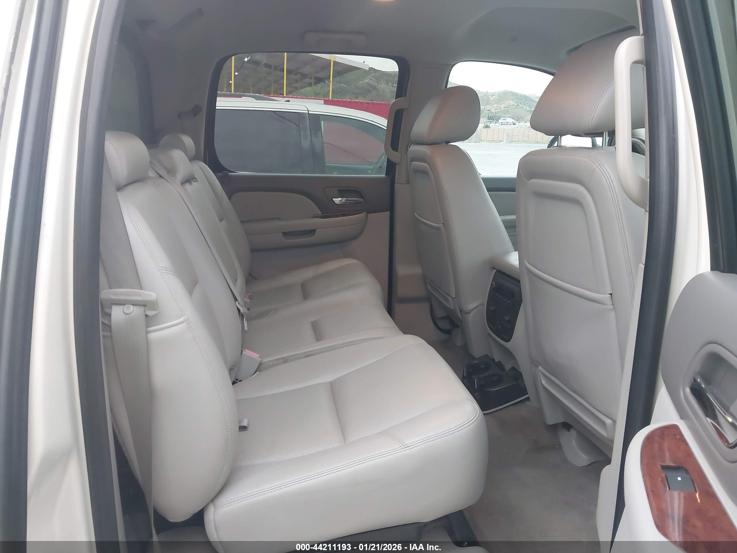 CHEVROLET AVALANCHE image 8