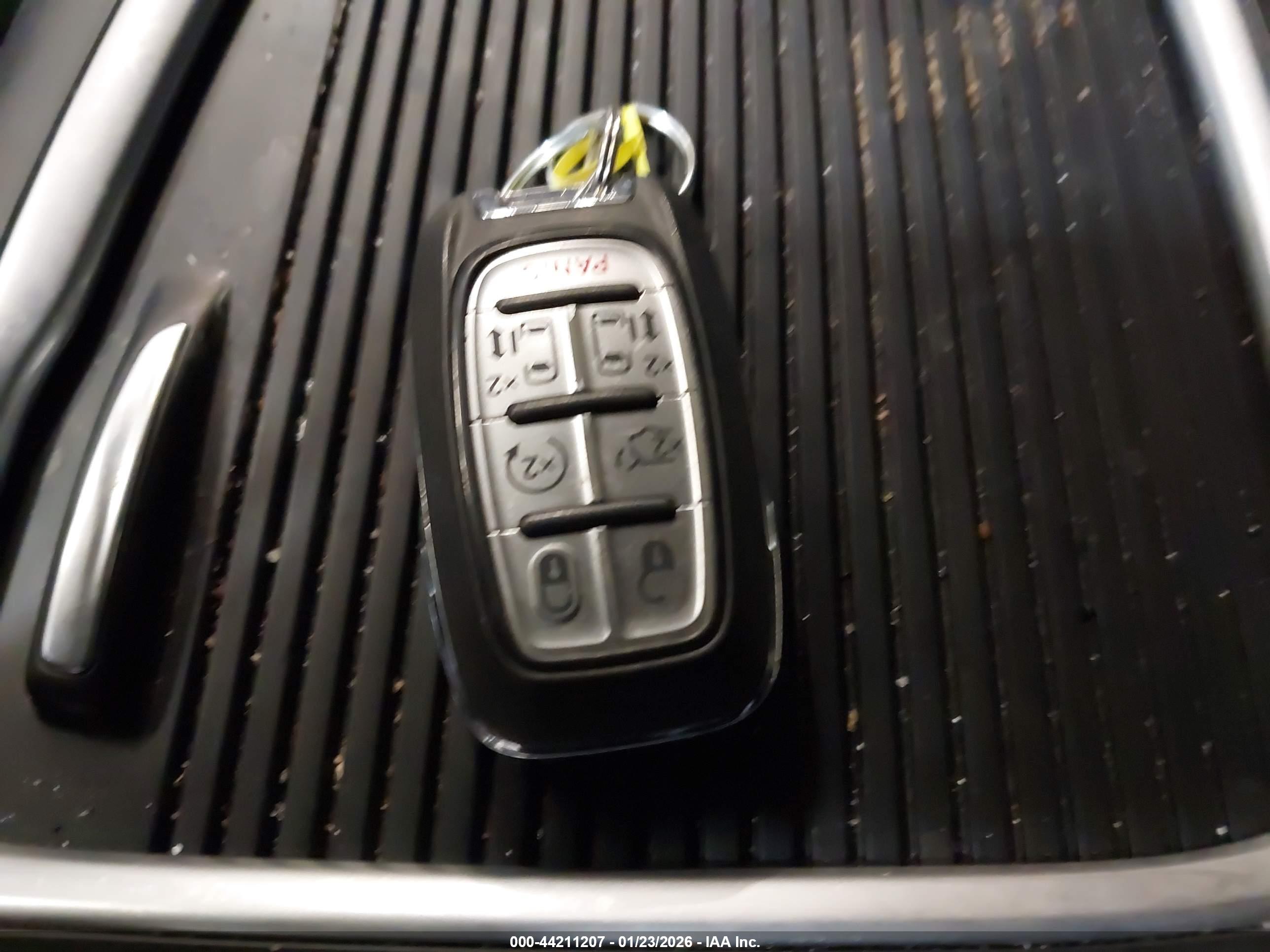 CHRYSLER PACIFICA image 11