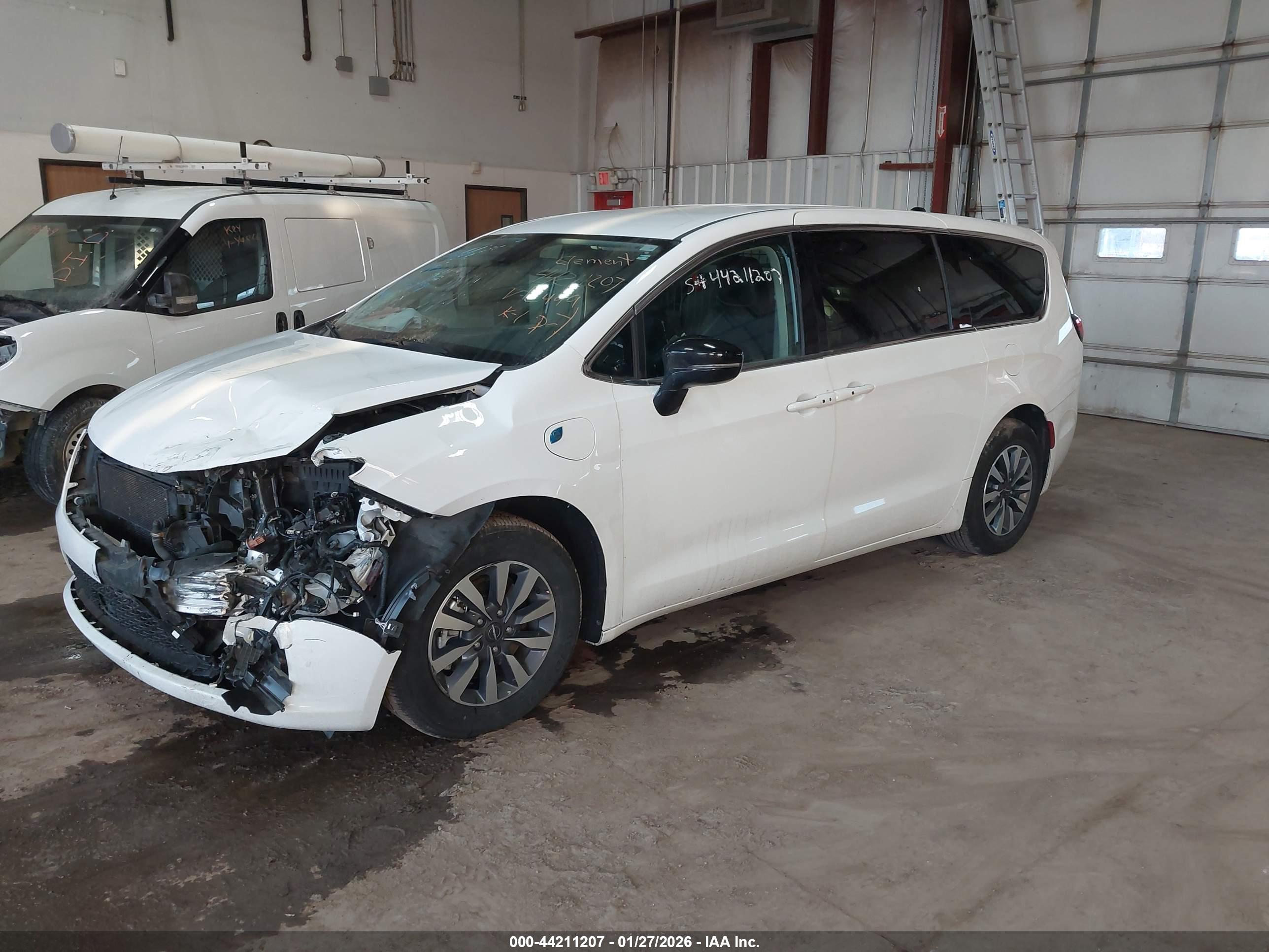 CHRYSLER PACIFICA image 2