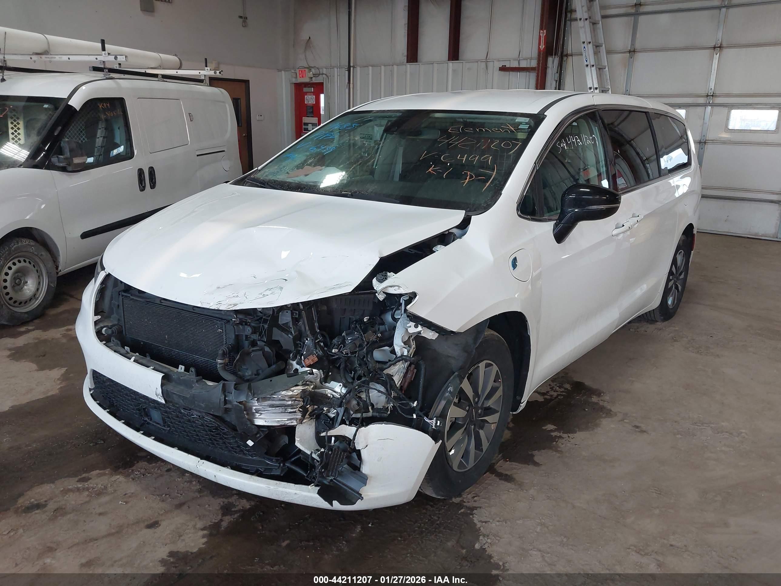 CHRYSLER PACIFICA image 6