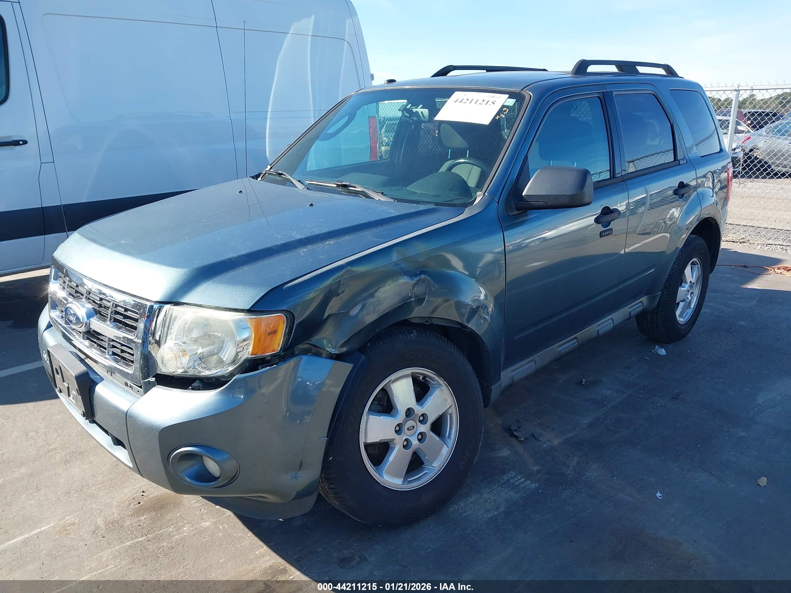 FORD ESCAPE image 2