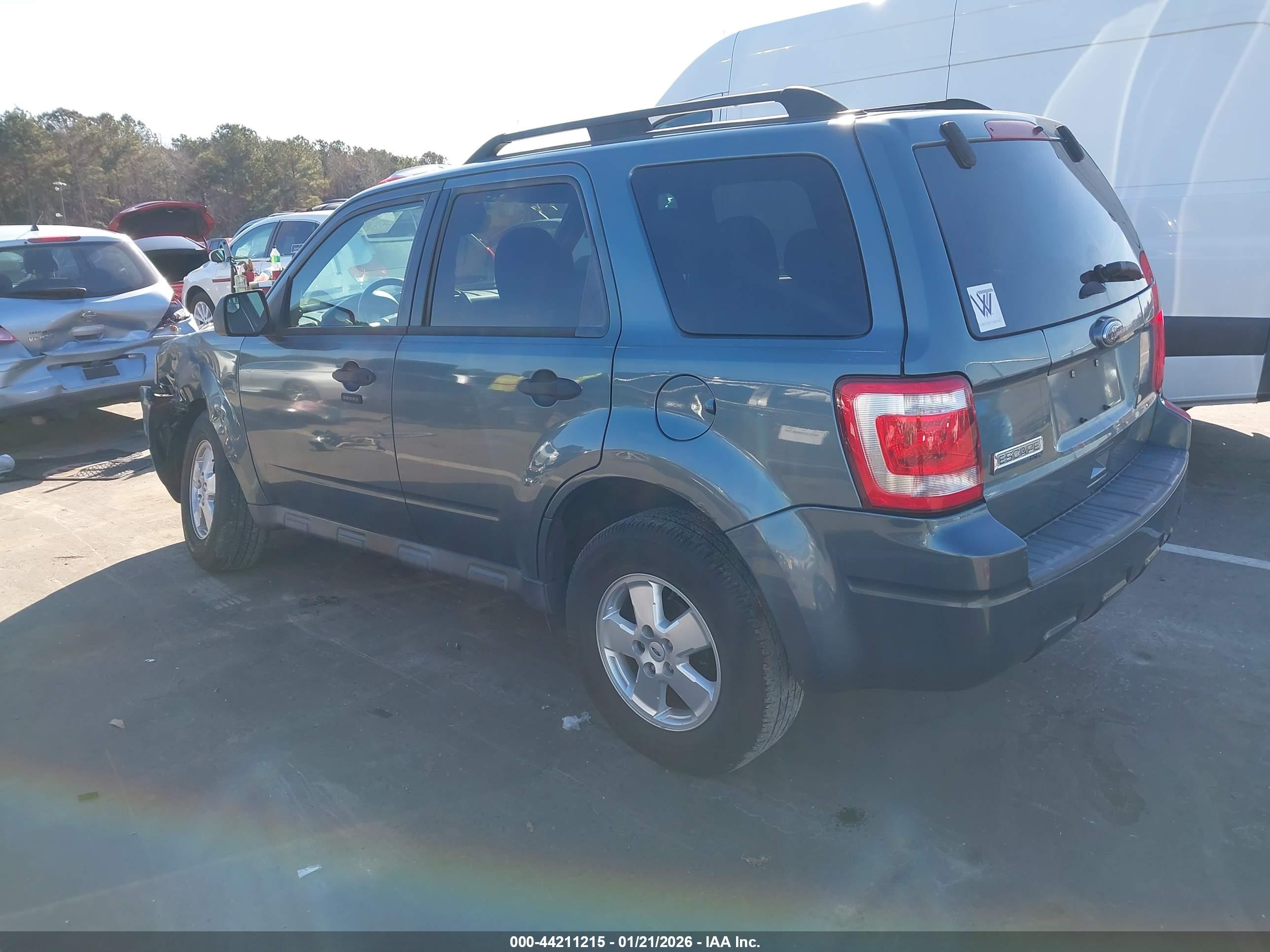 FORD ESCAPE image 3