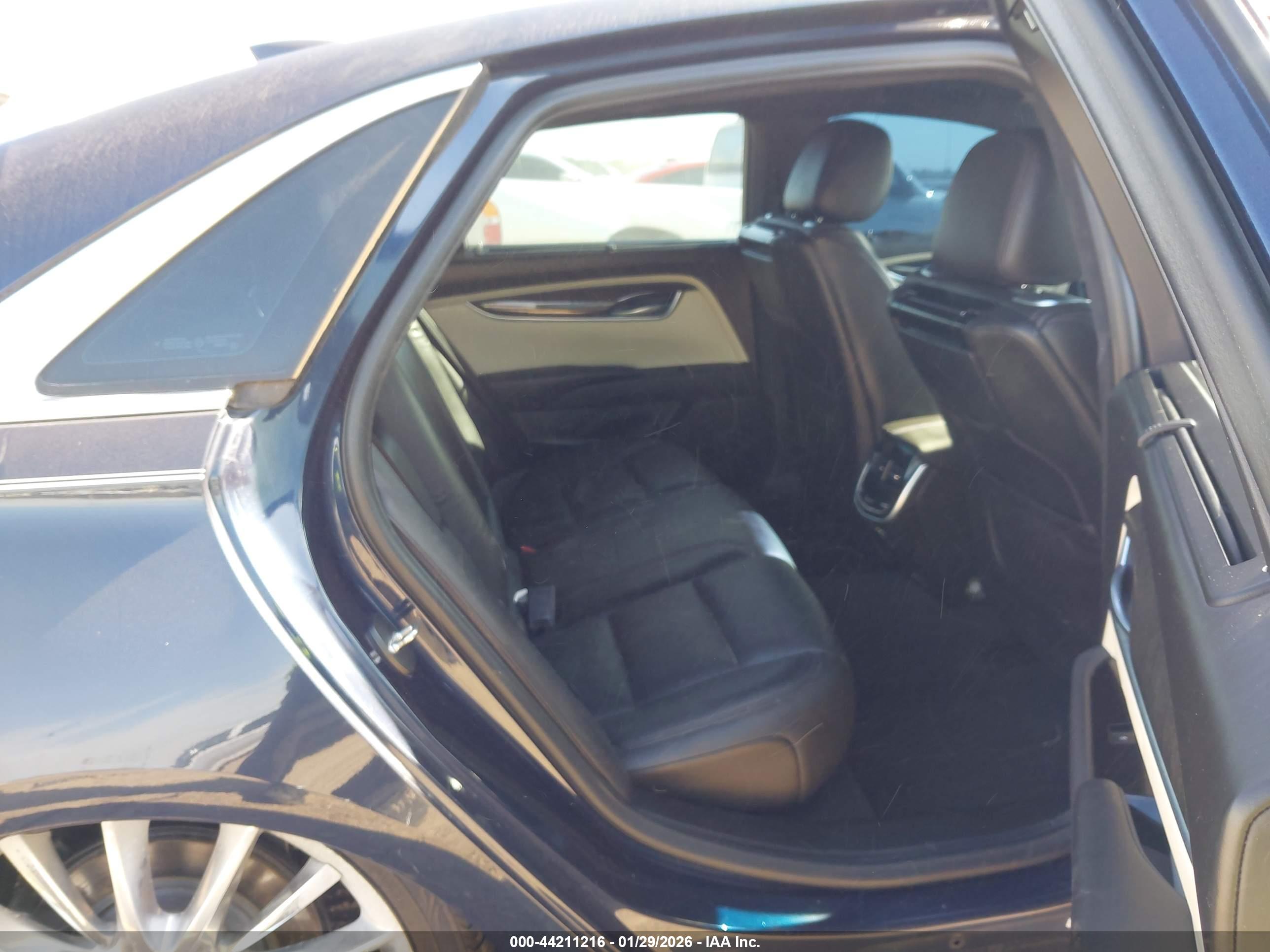 CADILLAC XTS image 8