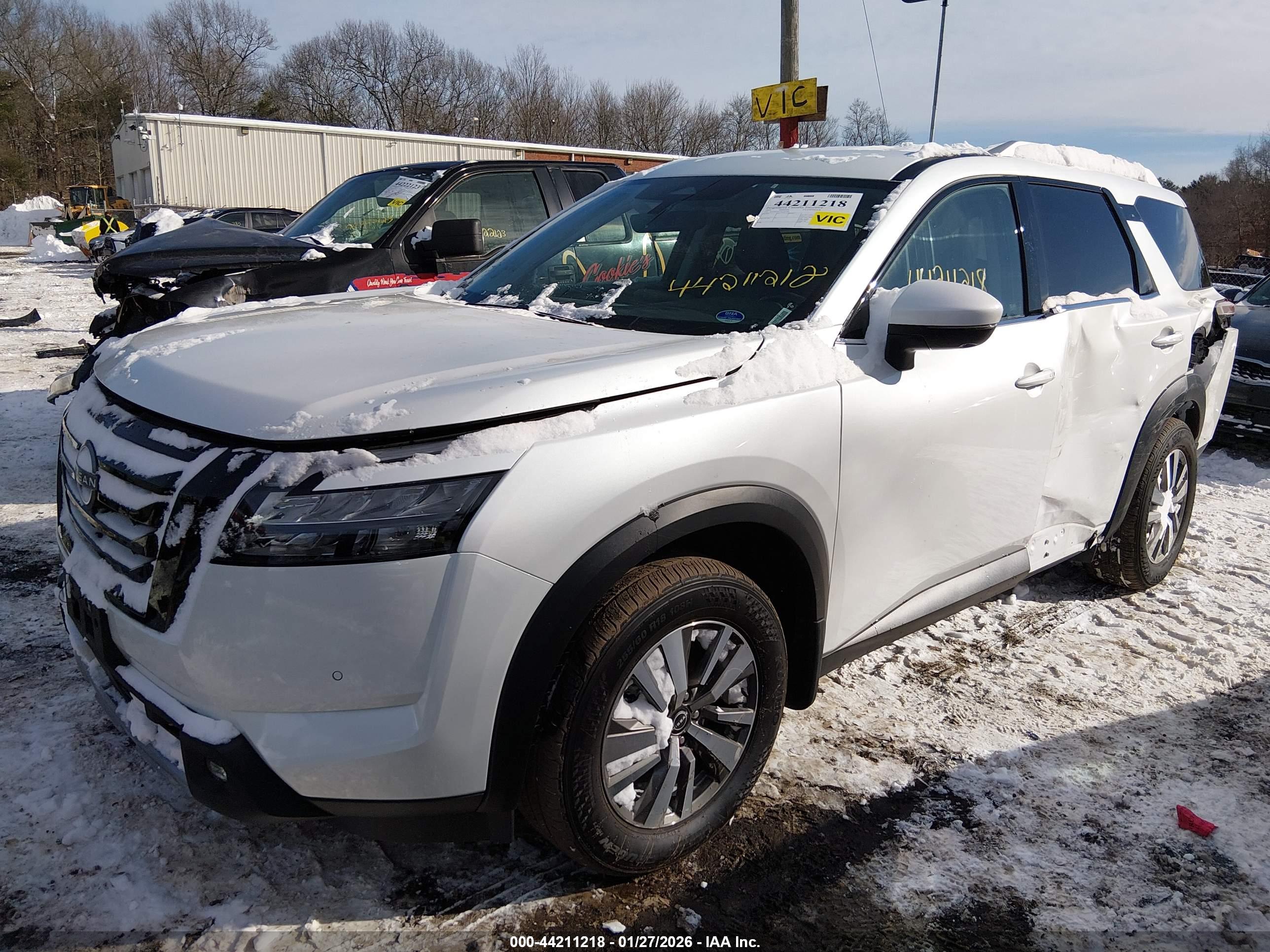 NISSAN PATHFINDER image 2