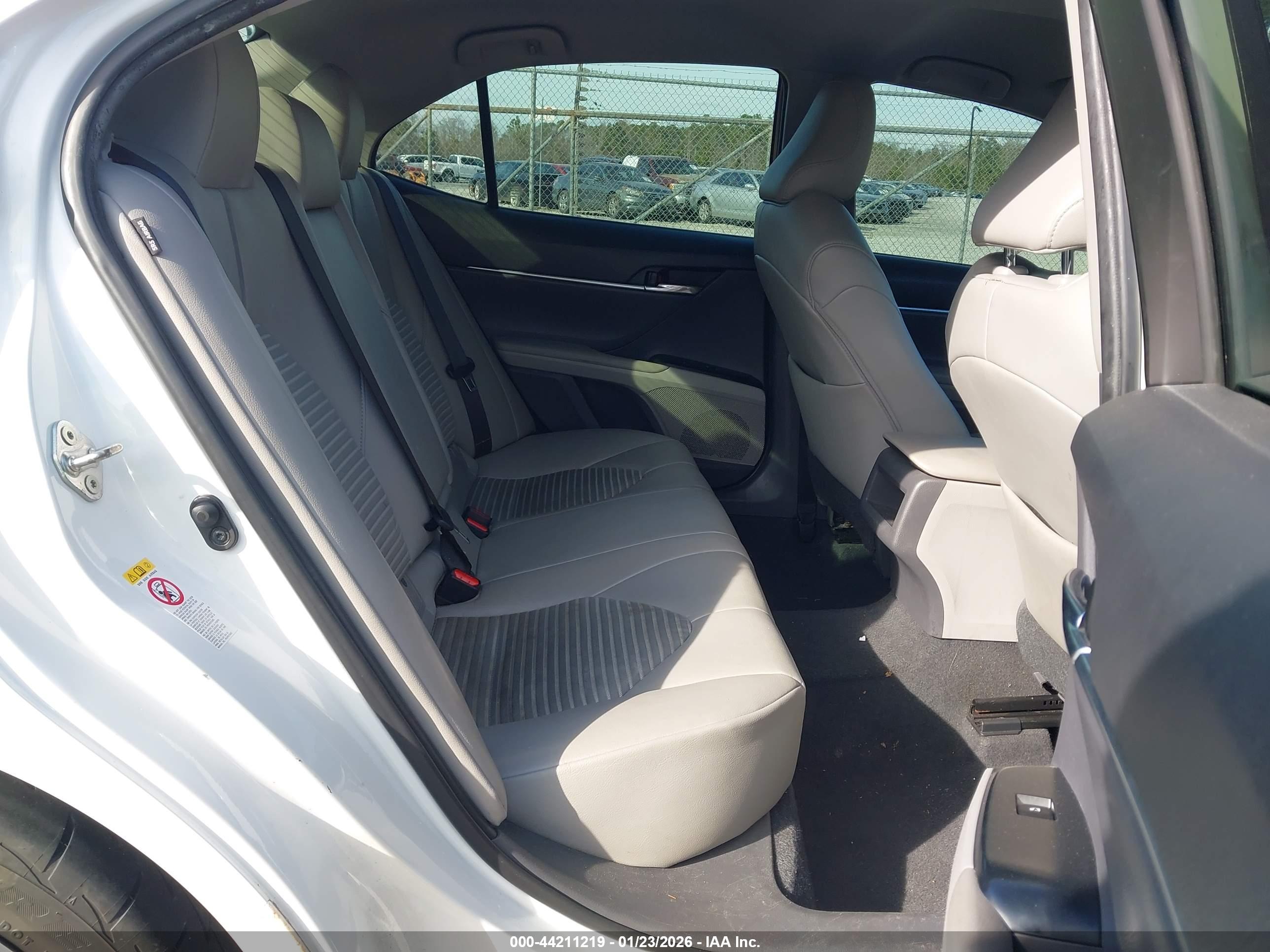 TOYOTA CAMRY image 8