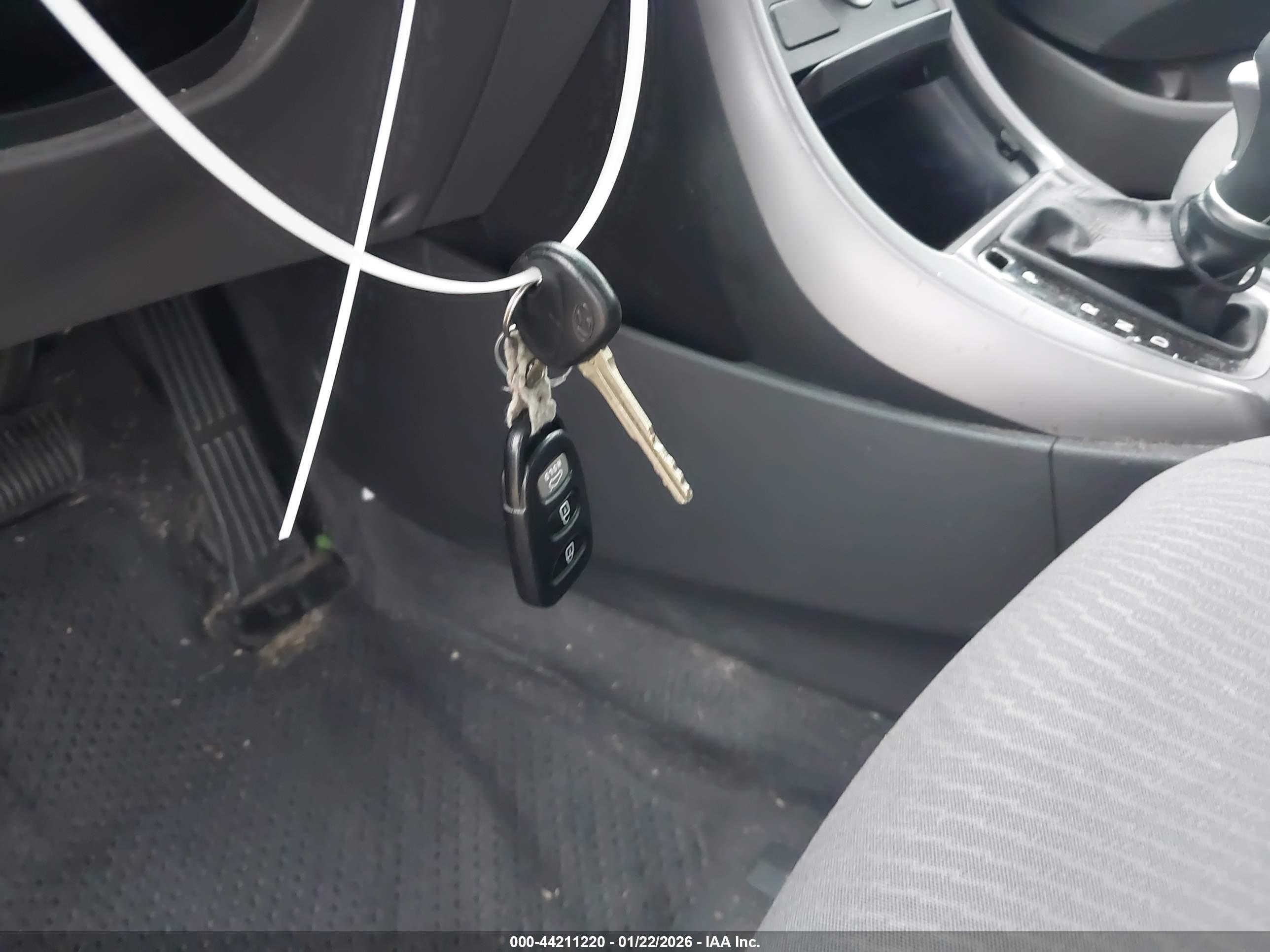 HYUNDAI ELANTRA image 11