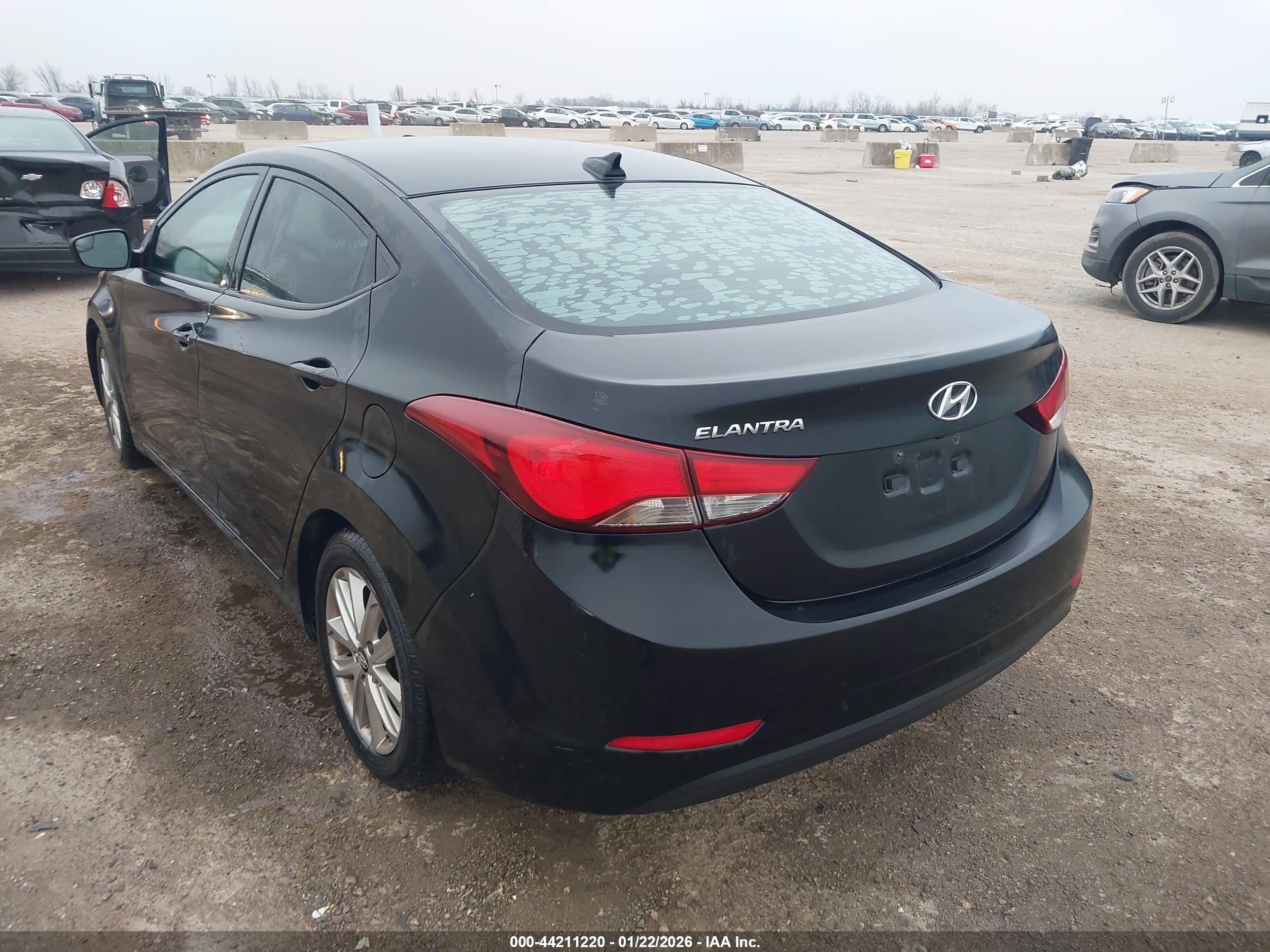 HYUNDAI ELANTRA image 3