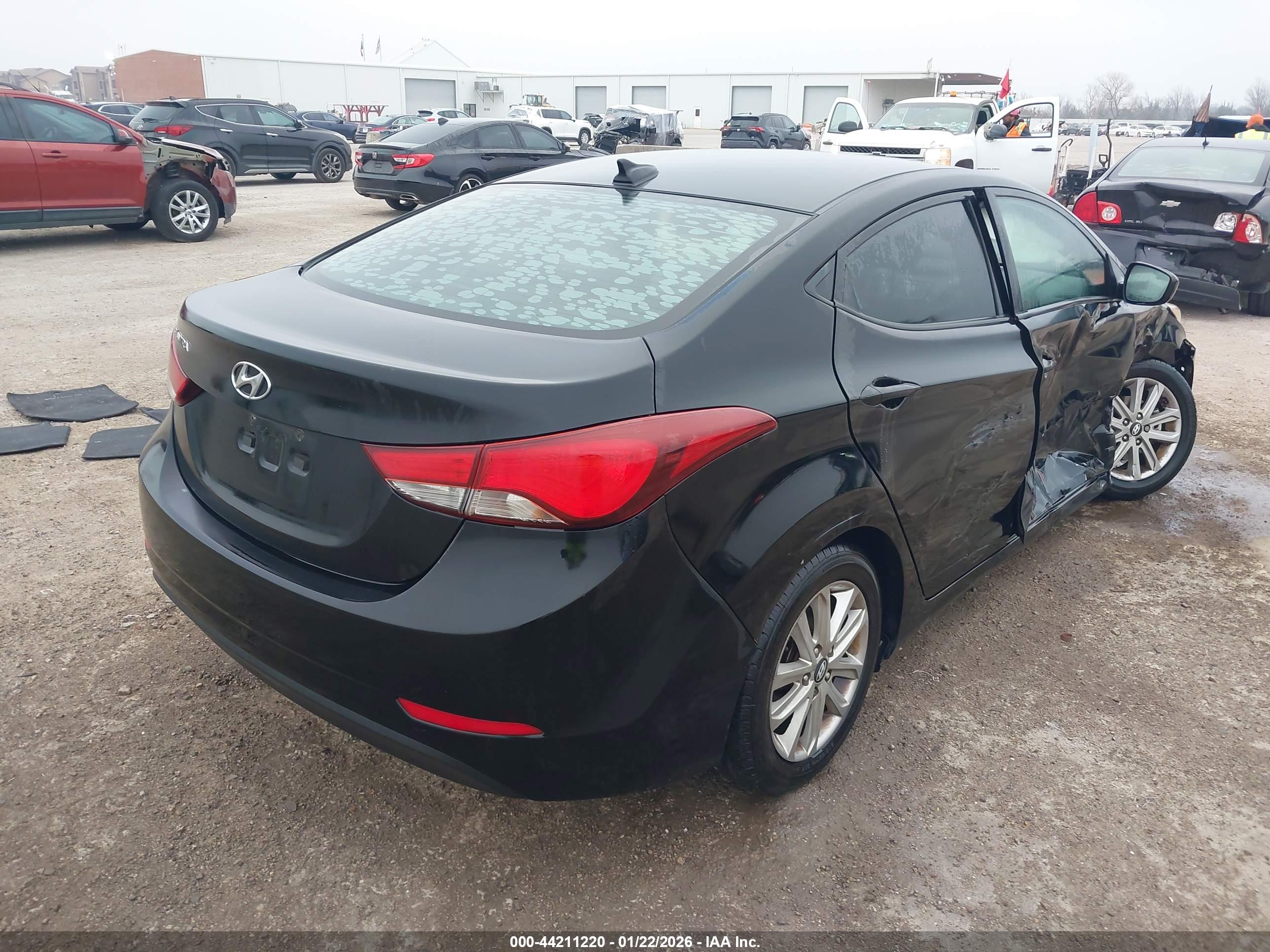 HYUNDAI ELANTRA image 4