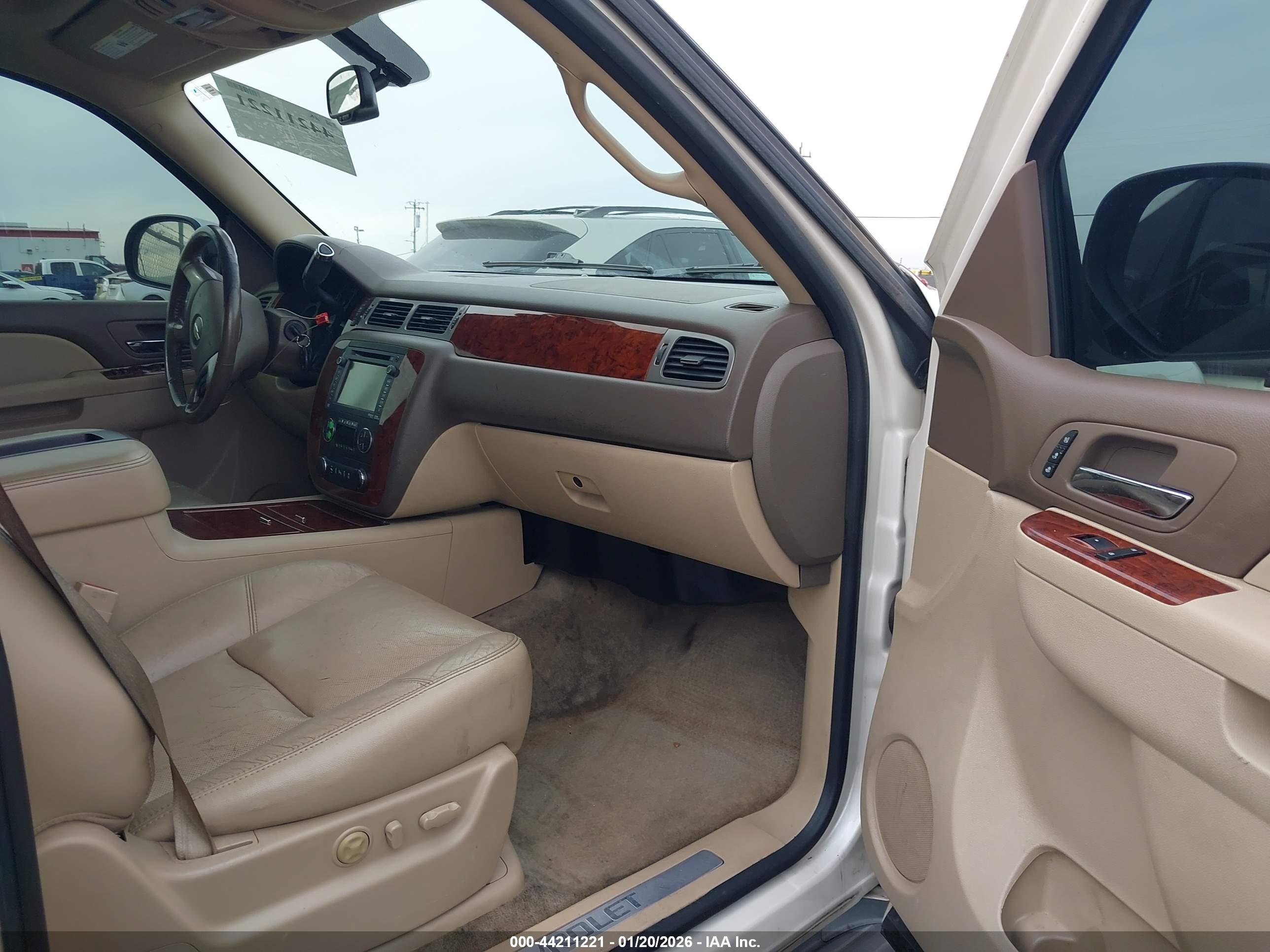 CHEVROLET TAHOE image 5