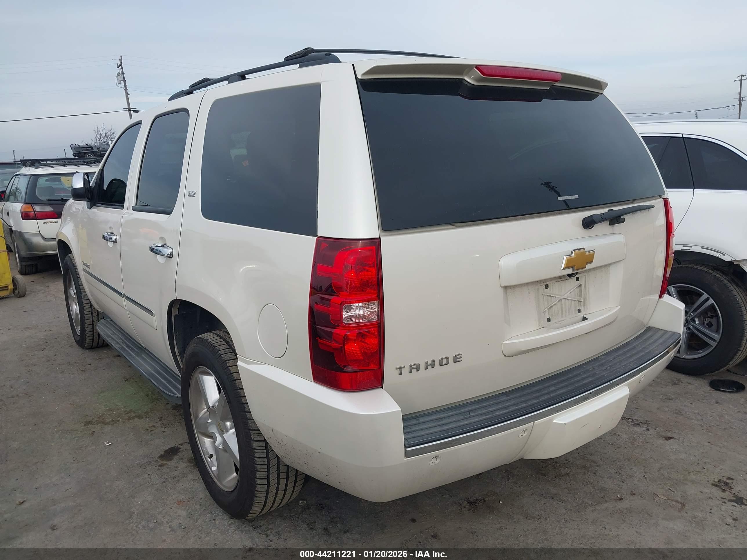 CHEVROLET TAHOE image 6