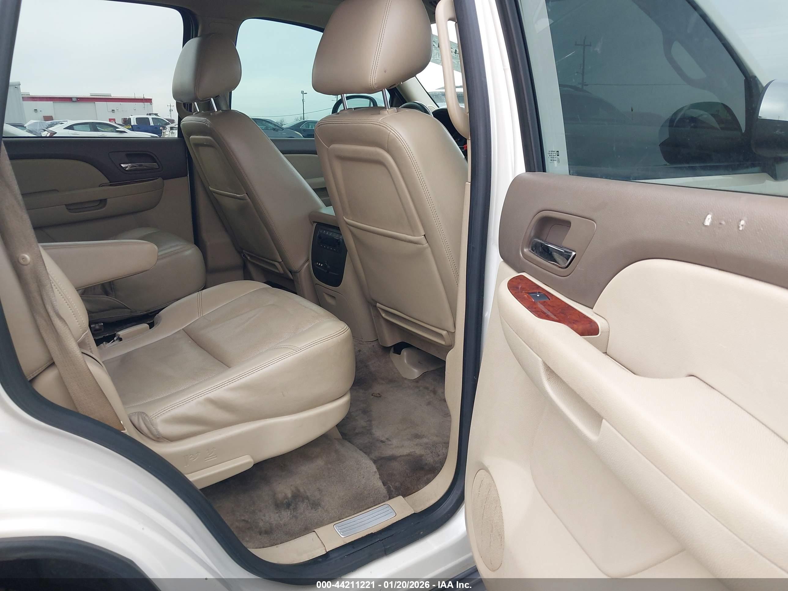 CHEVROLET TAHOE image 8
