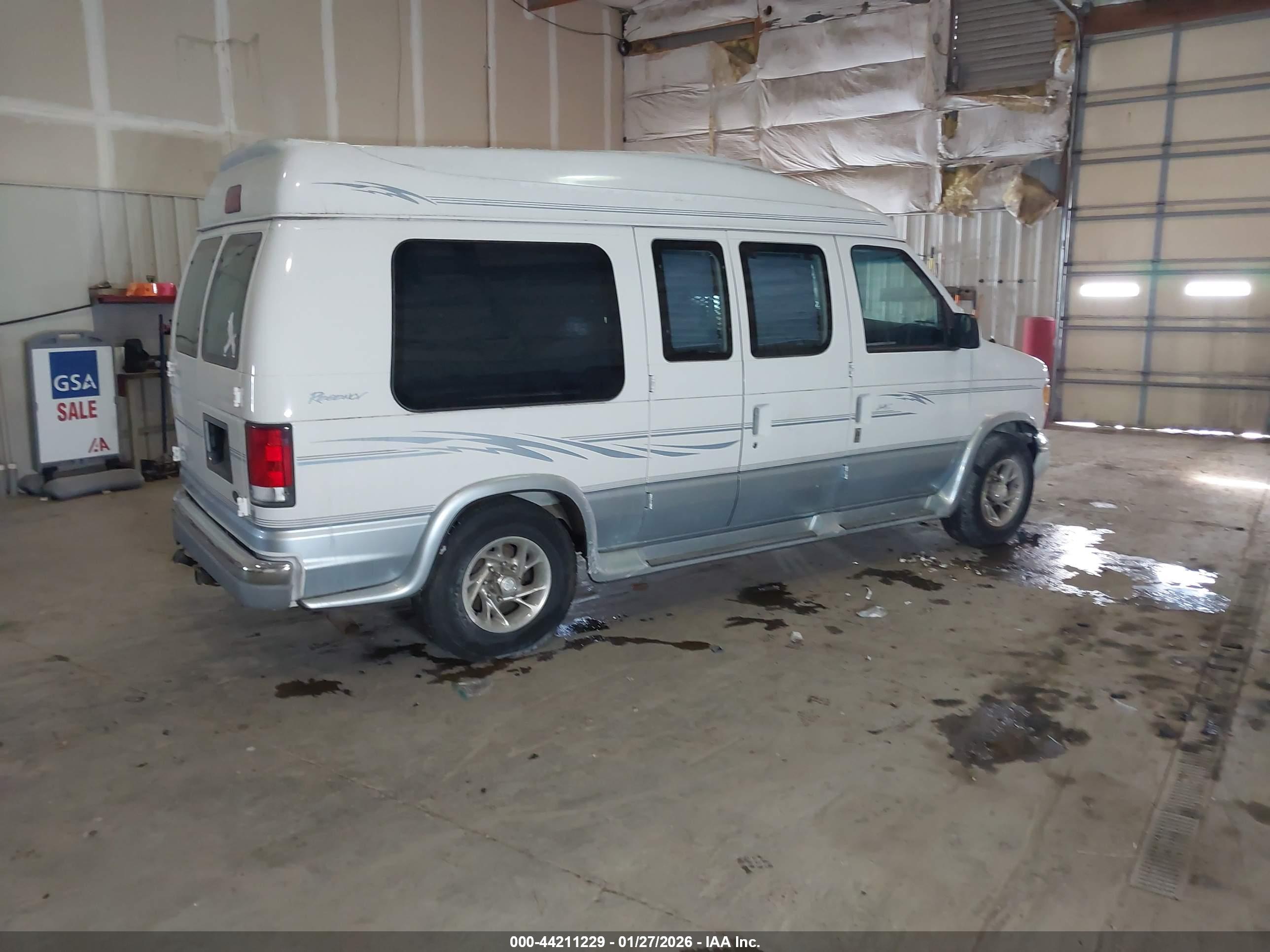 FORD E-250 image 4