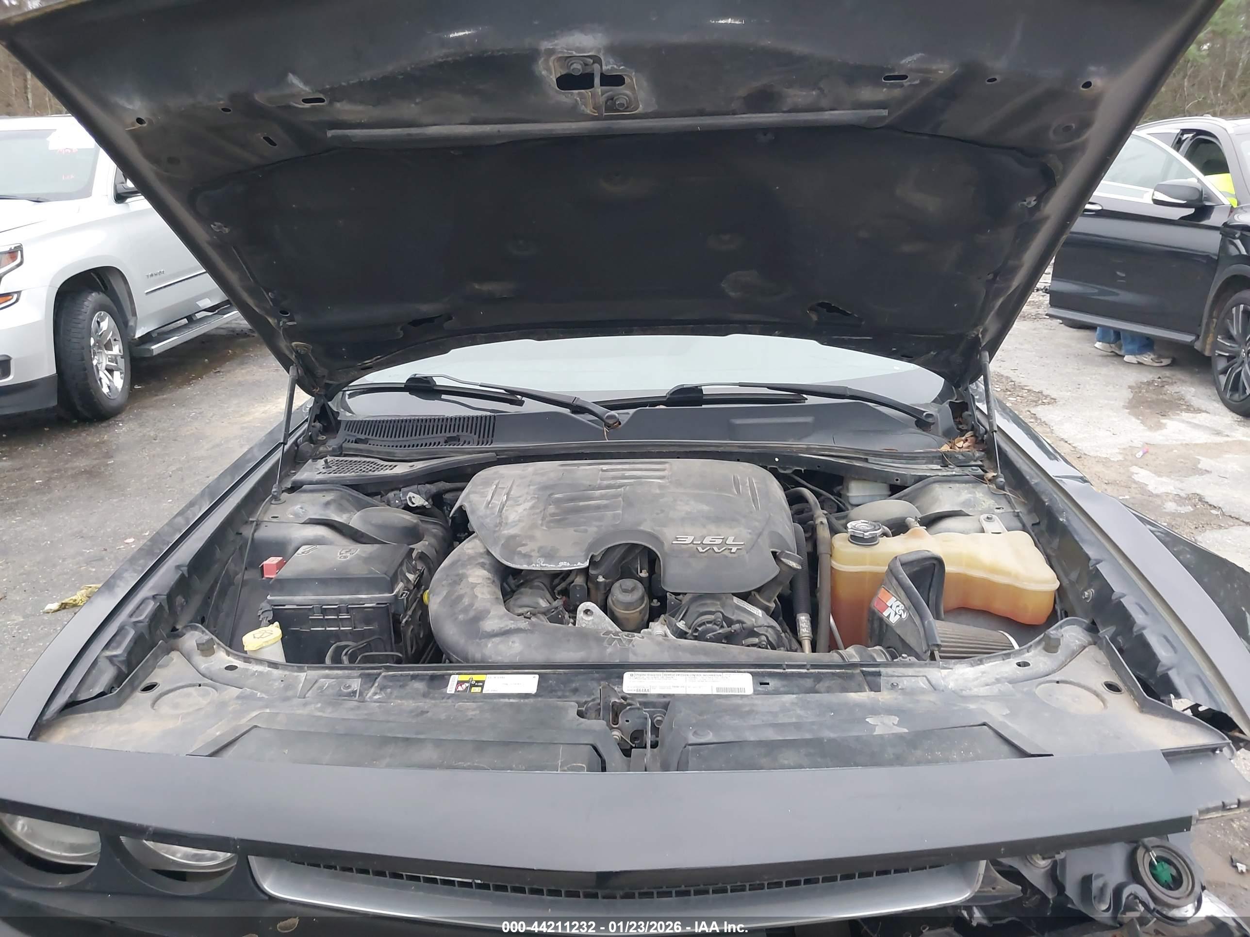 DODGE CHALLENGER image 10