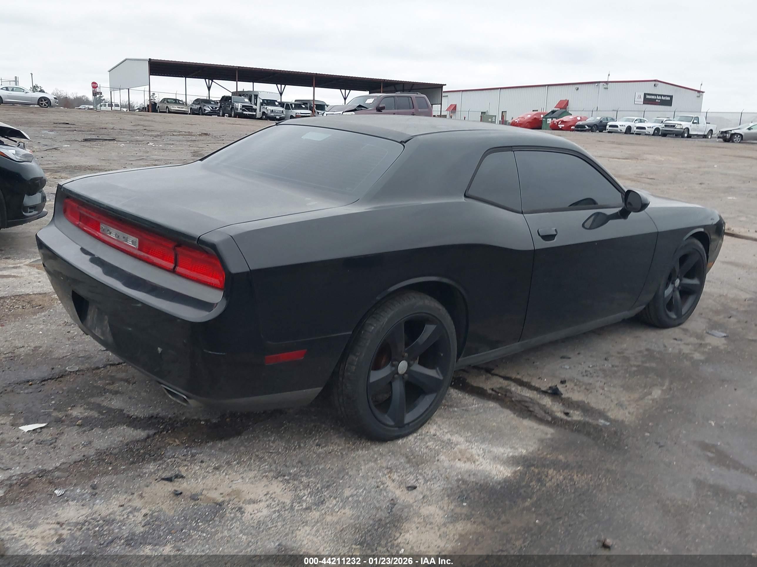 DODGE CHALLENGER image 4