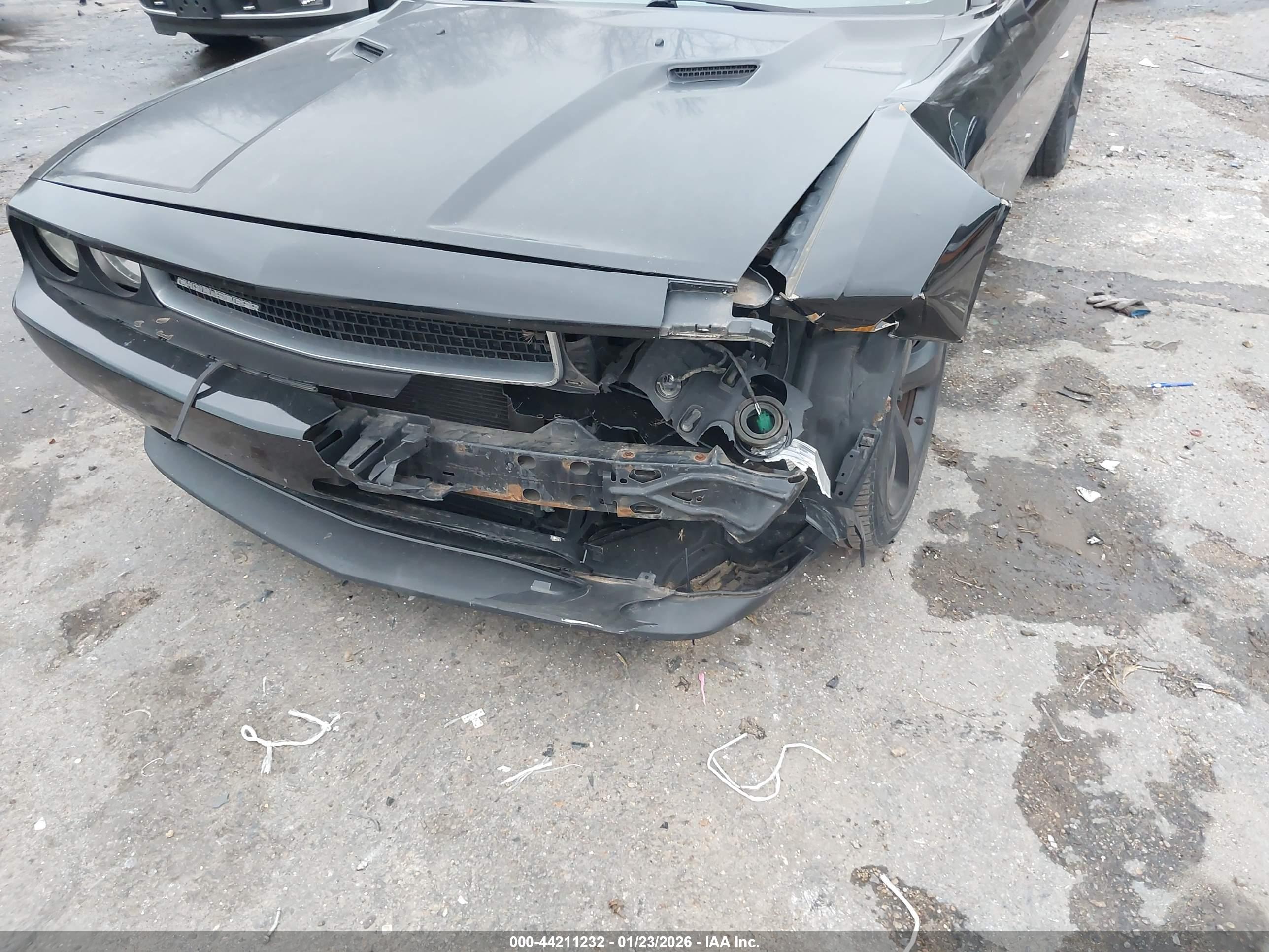 DODGE CHALLENGER image 6
