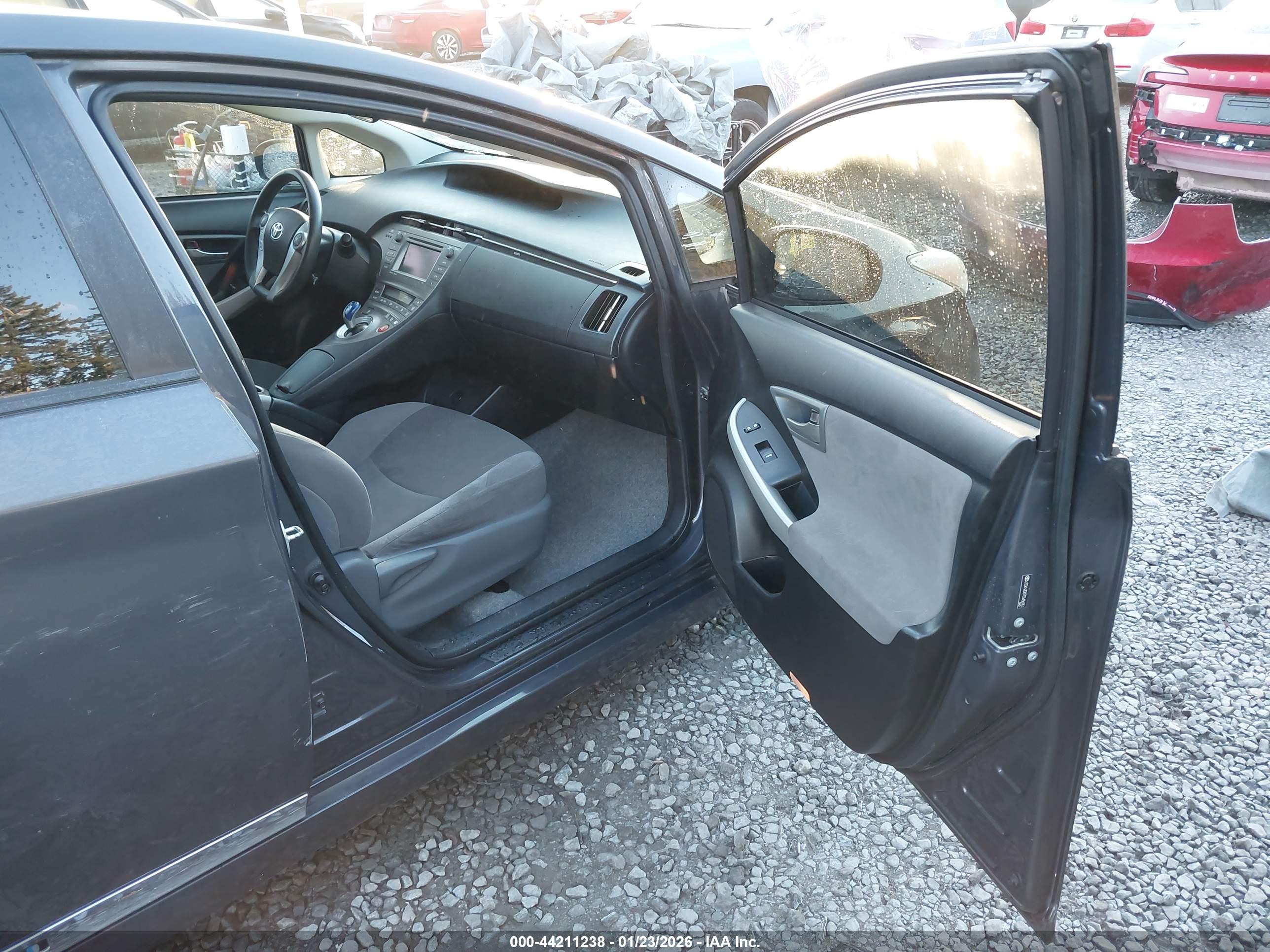 TOYOTA PRIUS image 5