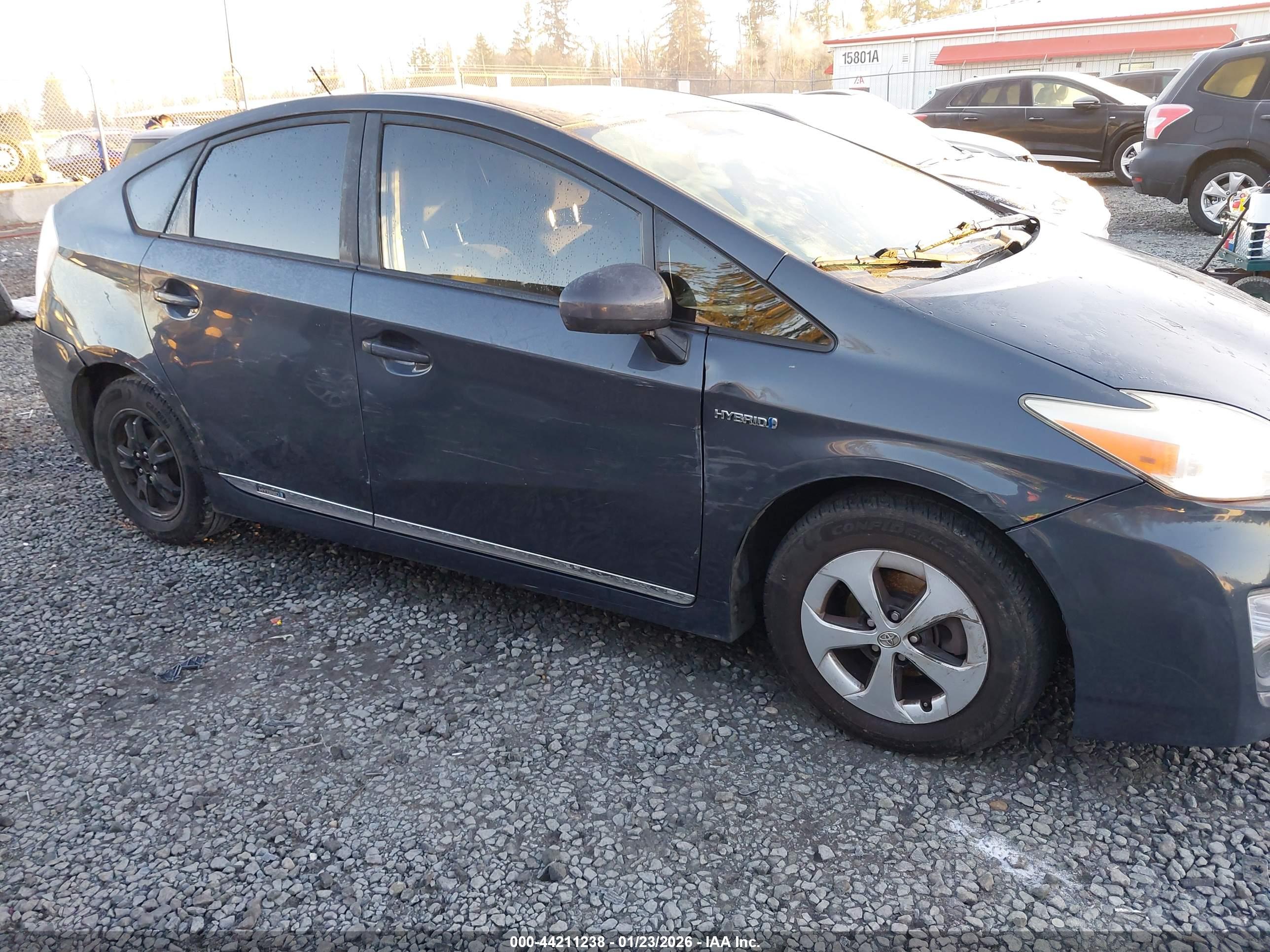 TOYOTA PRIUS image 6