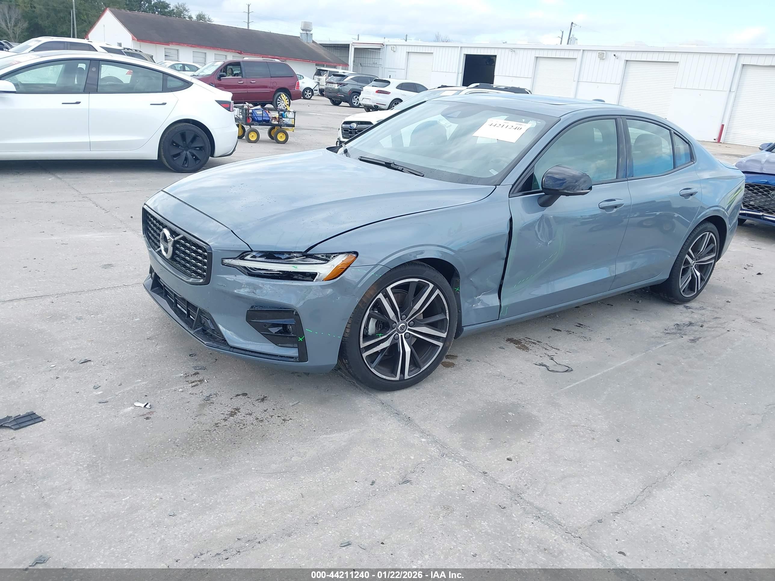 VOLVO S60 image 2