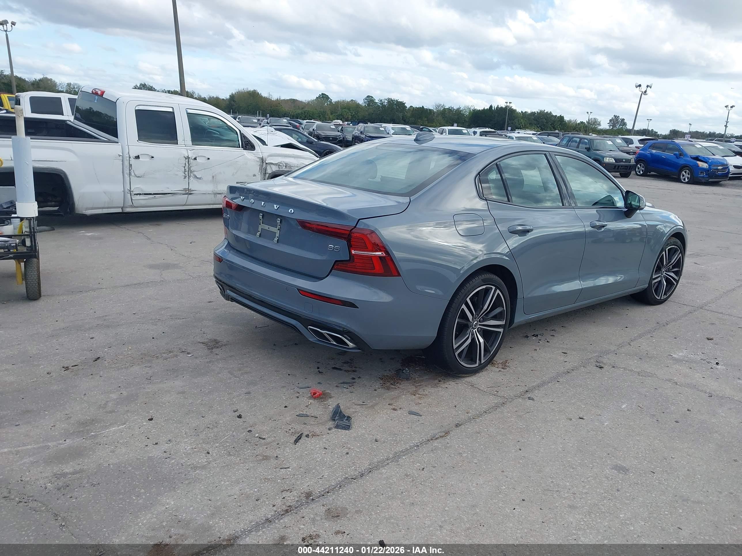 VOLVO S60 image 4
