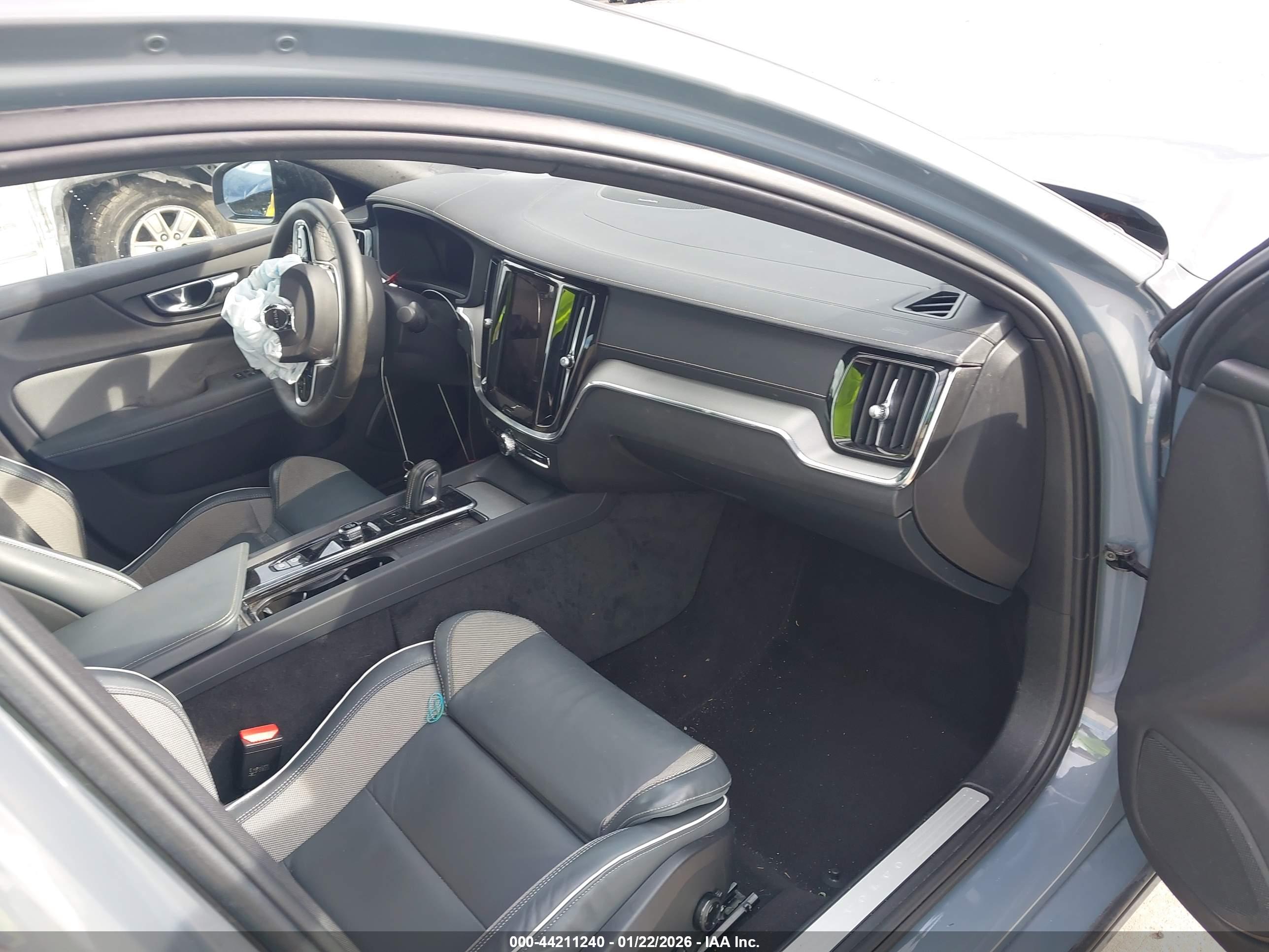 VOLVO S60 image 5