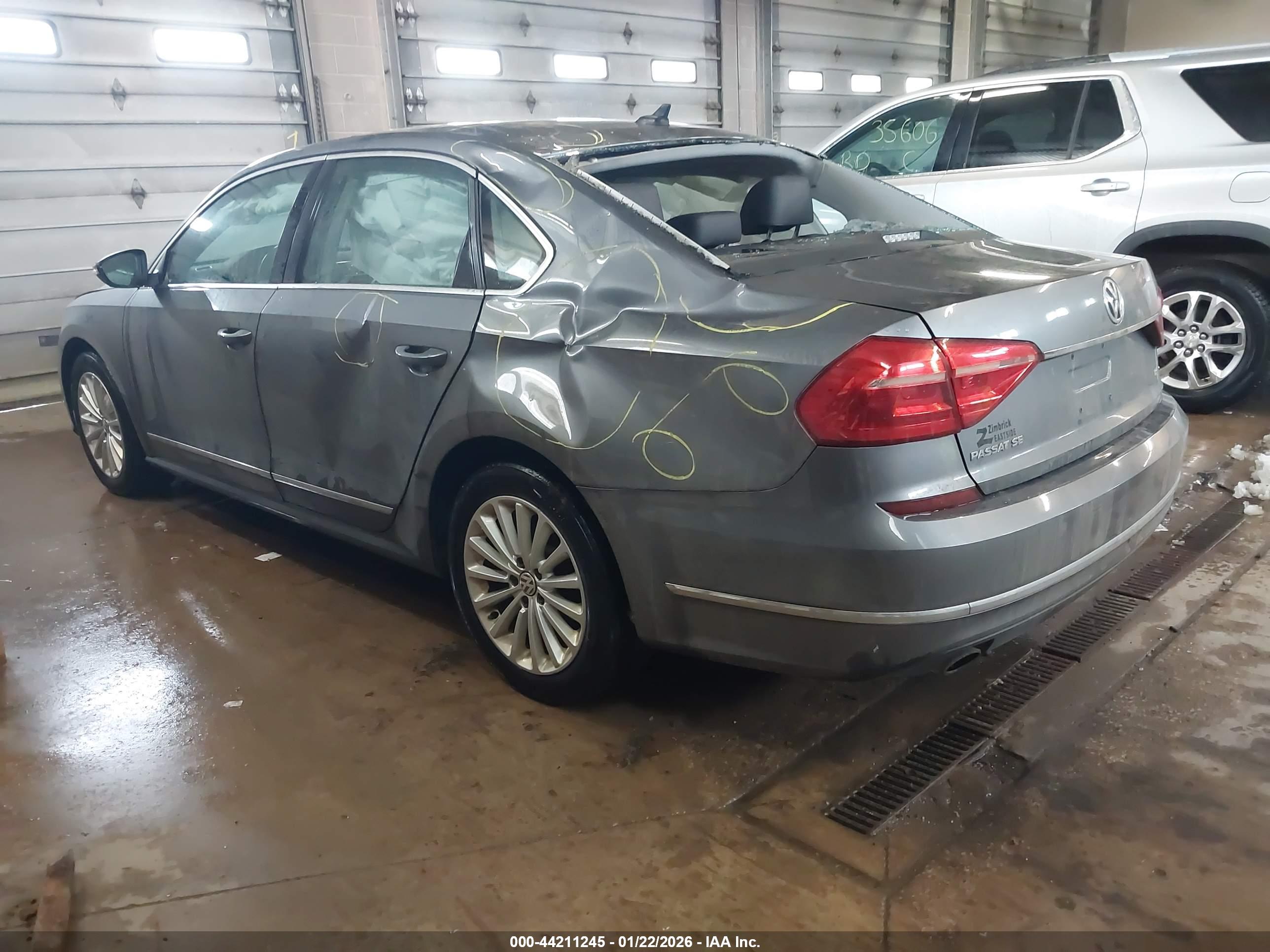 VOLKSWAGEN PASSAT image 3