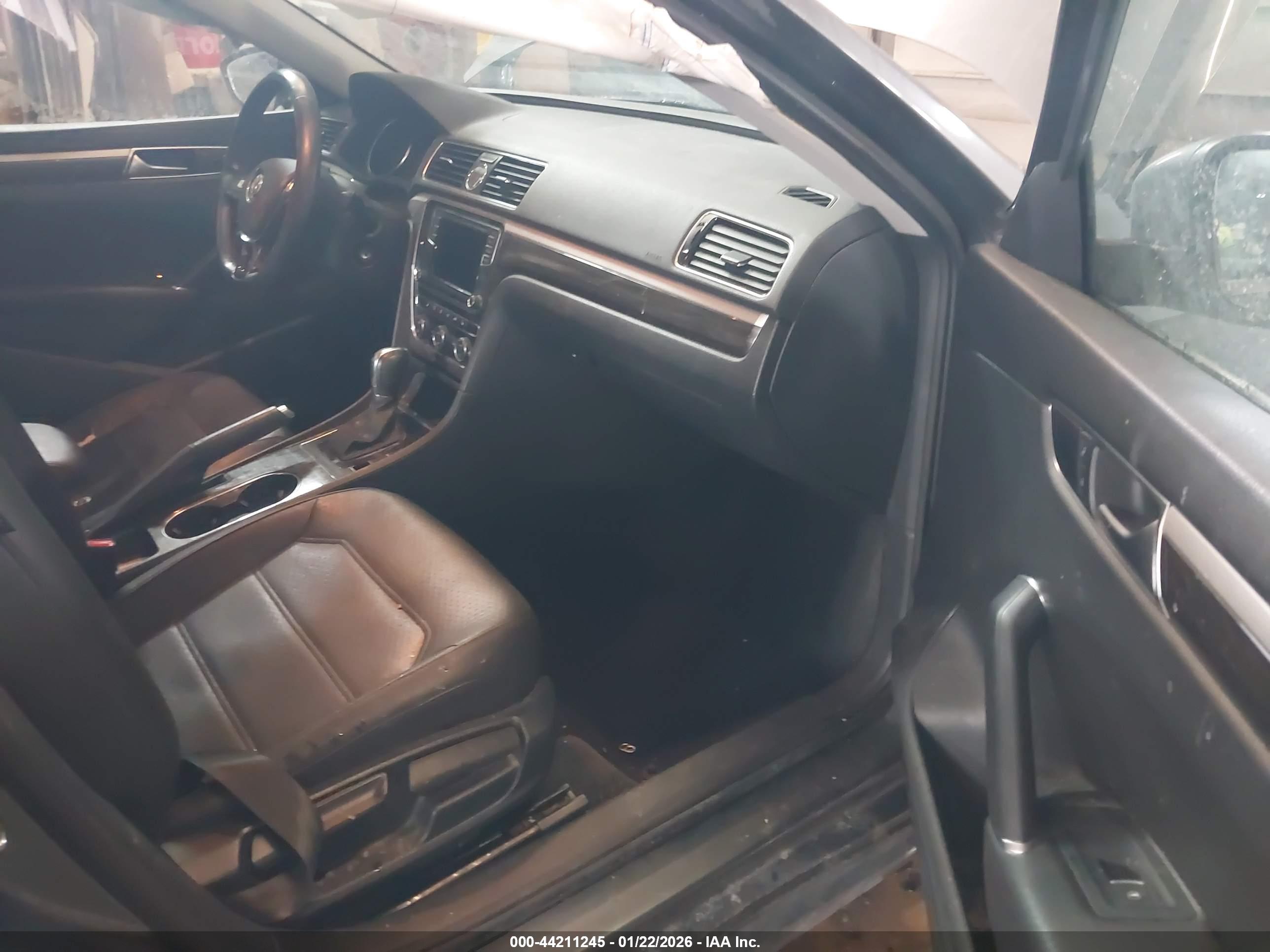 VOLKSWAGEN PASSAT image 5