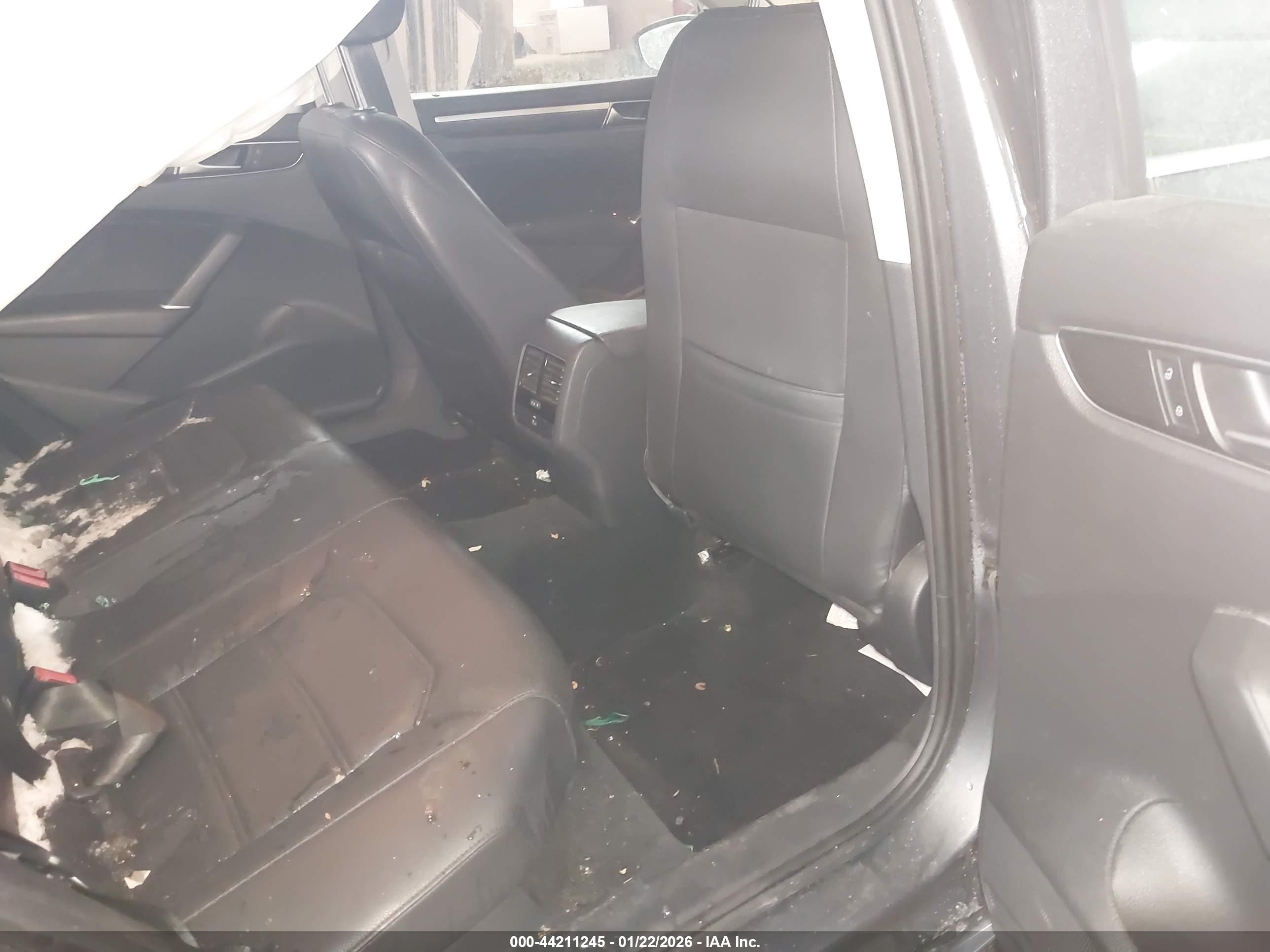 VOLKSWAGEN PASSAT image 8