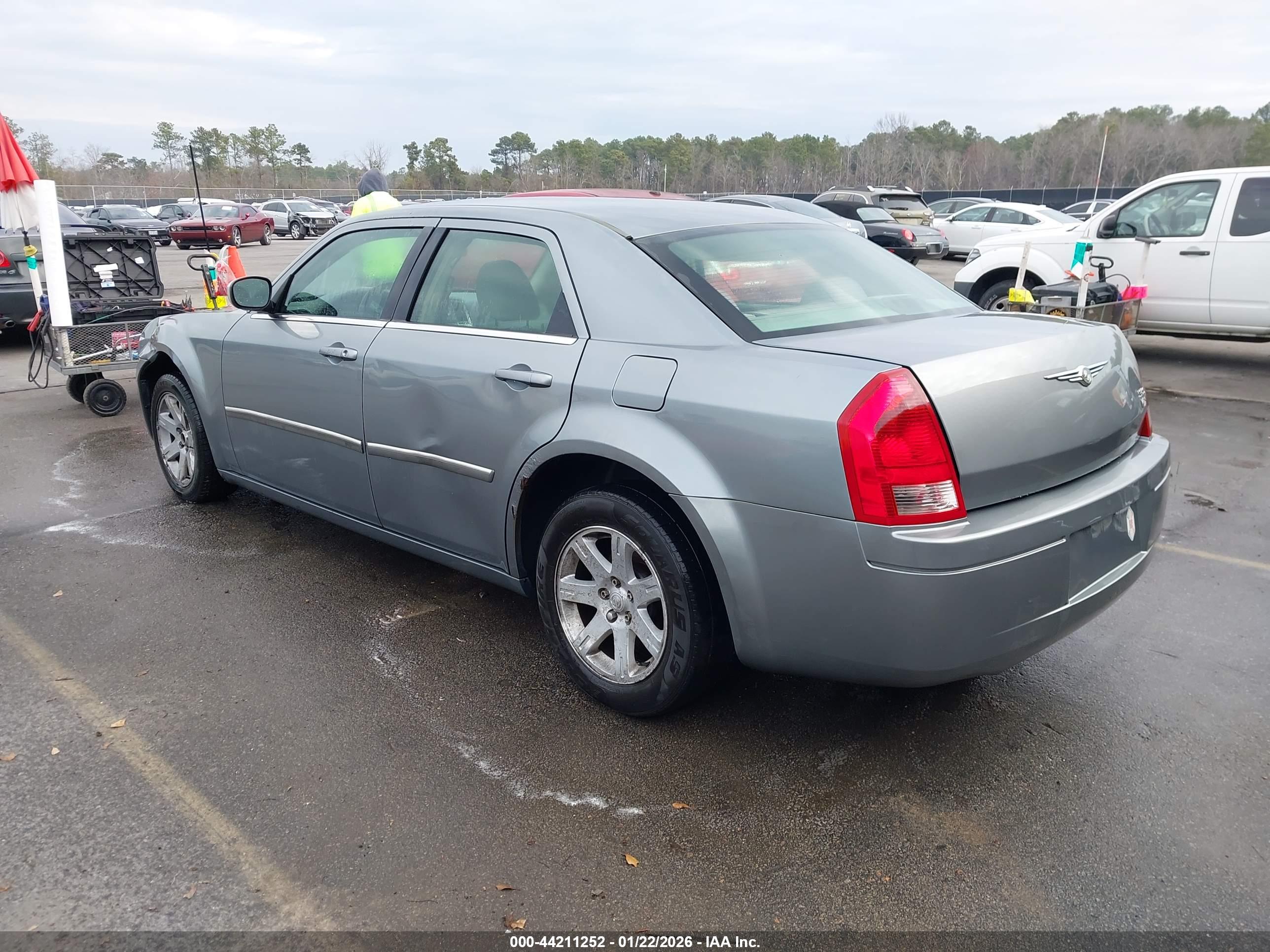 CHRYSLER 300 image 3
