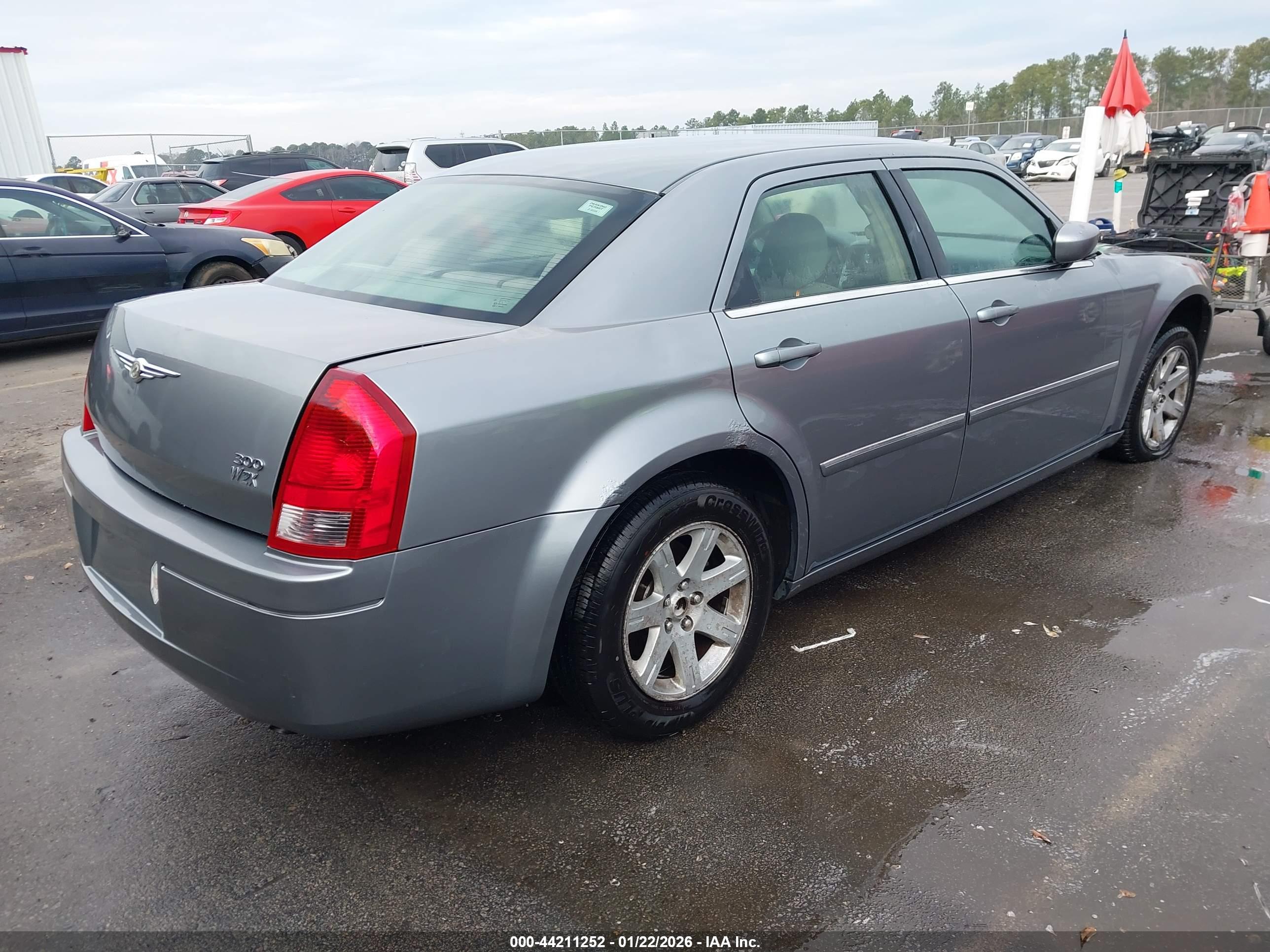 CHRYSLER 300 image 4