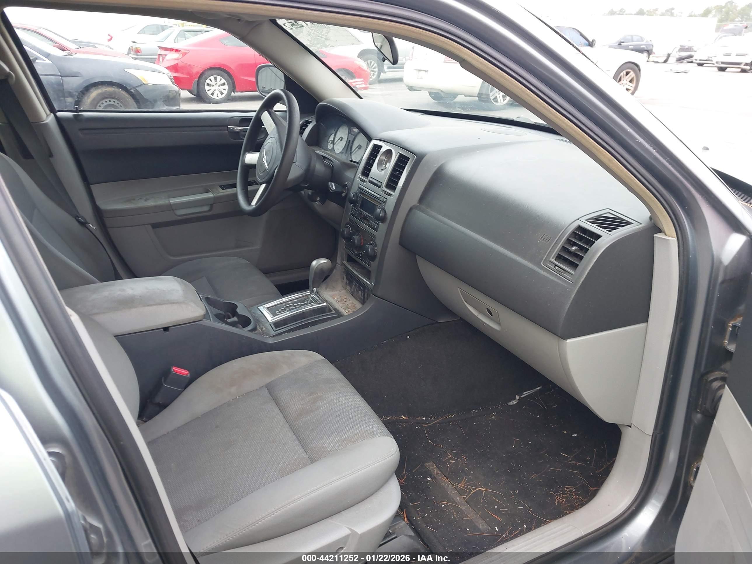 CHRYSLER 300 image 5