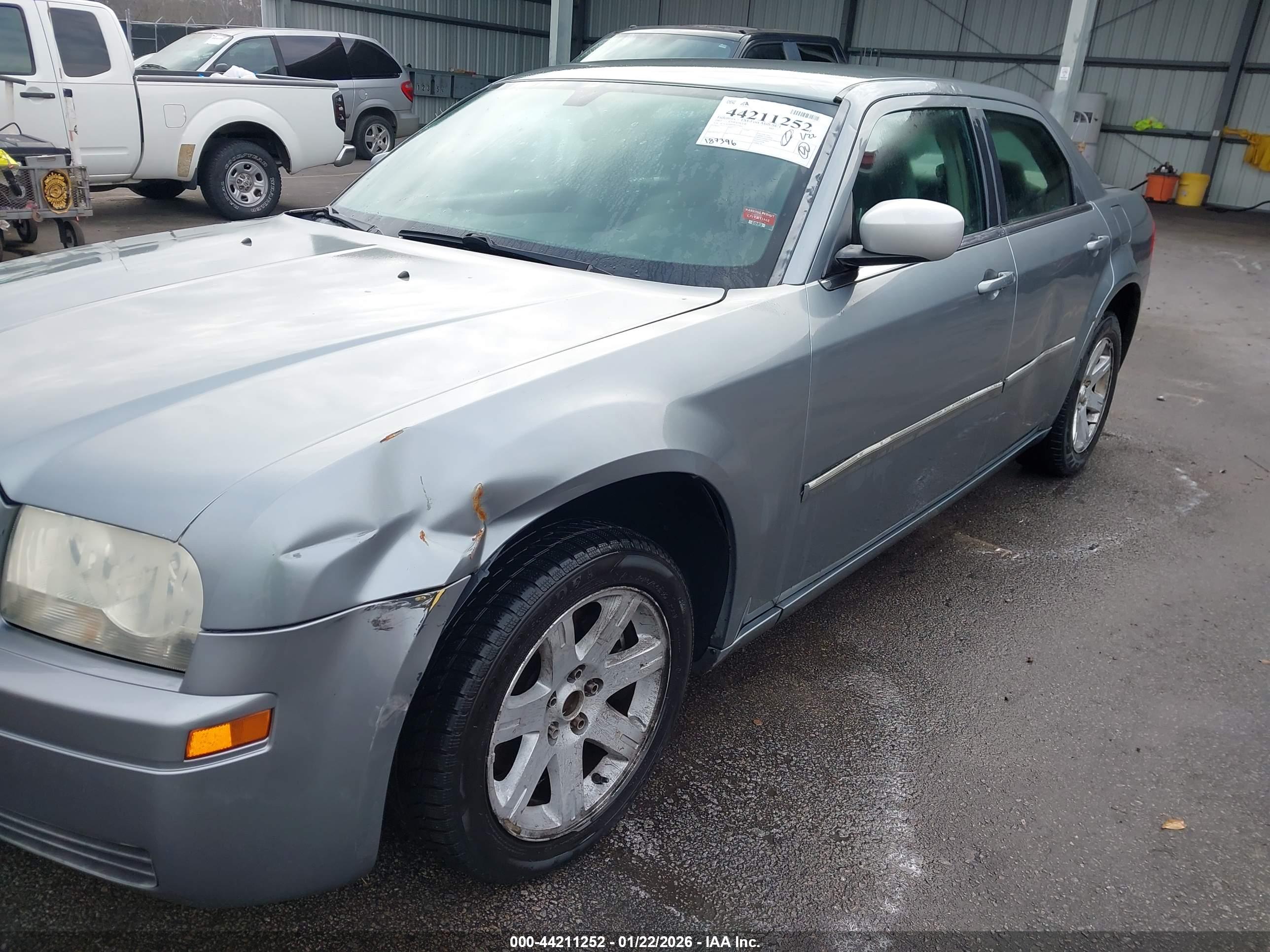 CHRYSLER 300 image 6