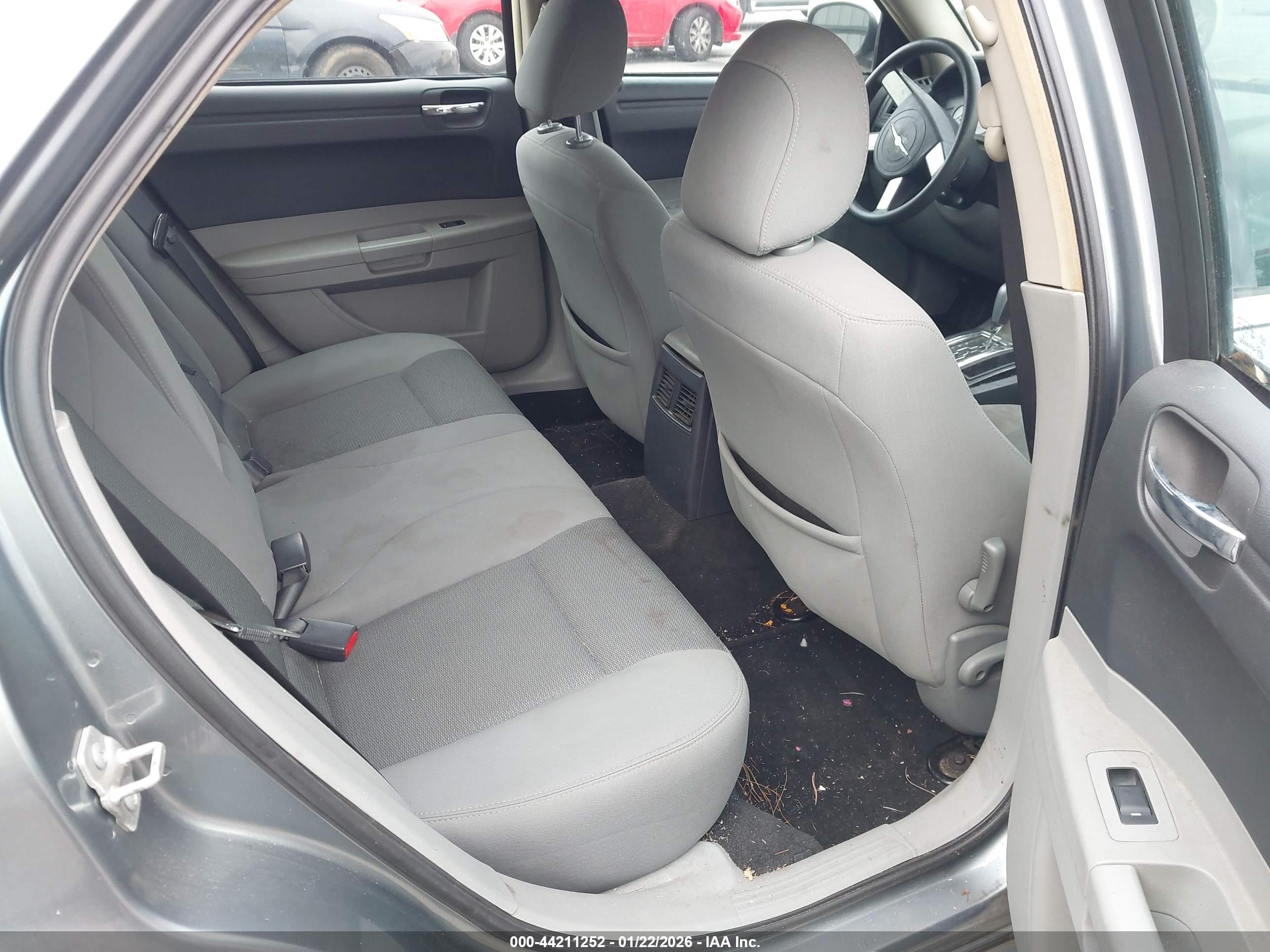 CHRYSLER 300 image 8