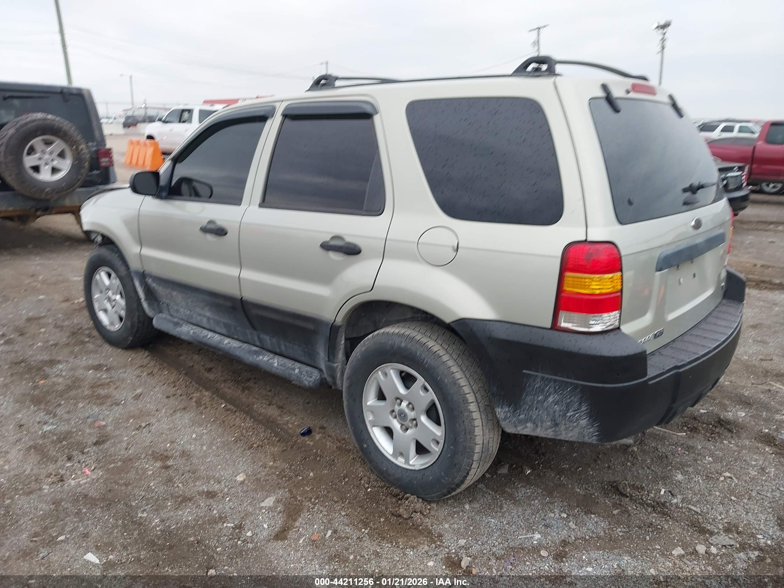 FORD ESCAPE image 3