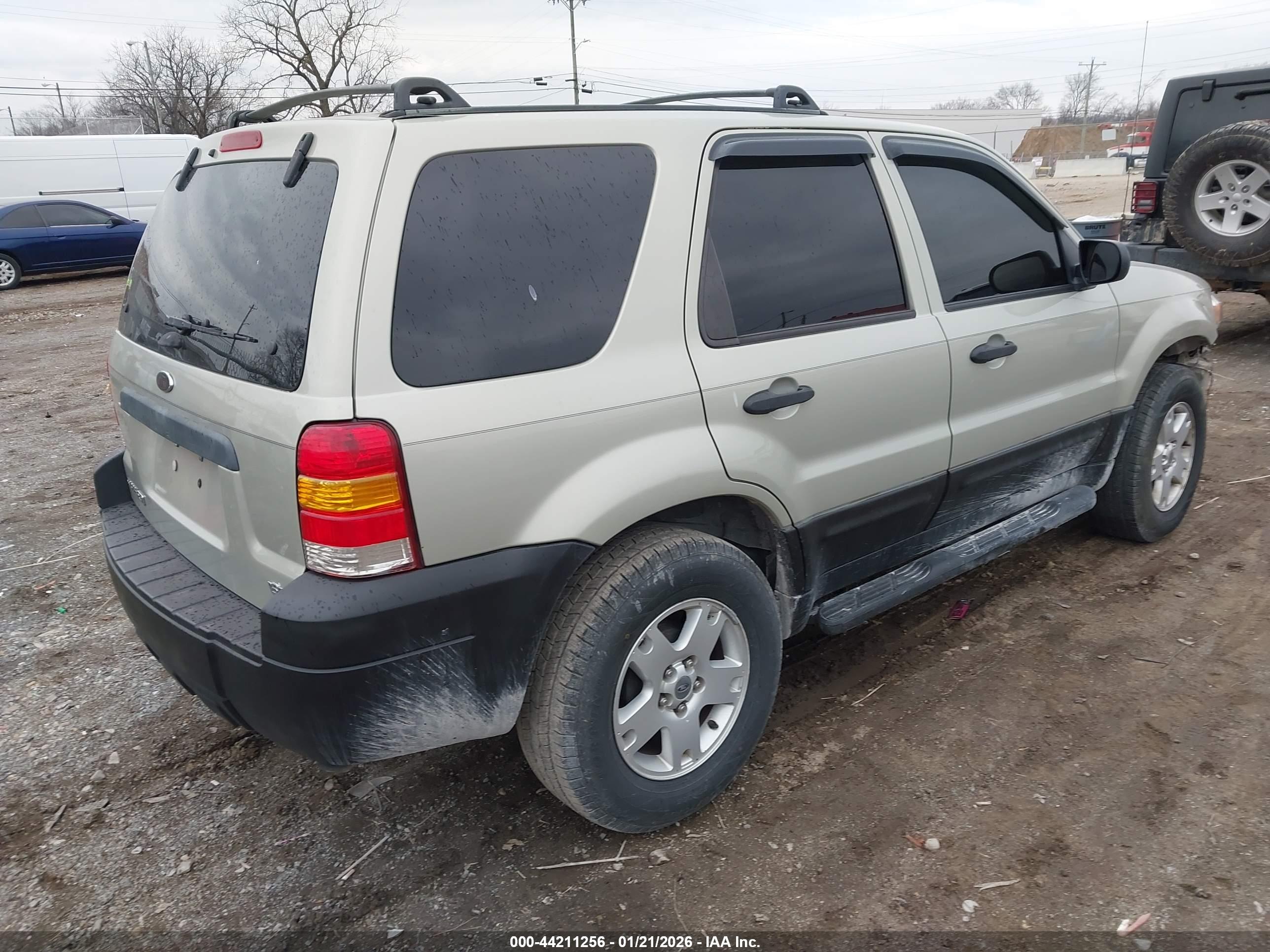 FORD ESCAPE image 4